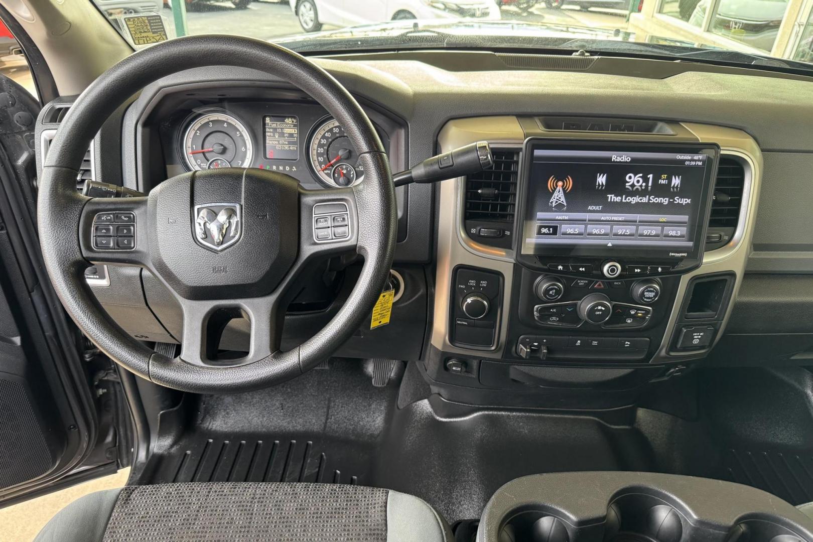 2014 Granite Crystal Metallic Clearcoat /Gray RAM 2500 Mega Cab SLT (3C6UR5MJ2EG) with an V8 6.4 liter engine, Automatic 6 Speed transmission, located at 2304 W. Main St., Boise, ID, 83702, (208) 342-7777, 43.622105, -116.218658 - Updated Stinger Audio! Apple Car Play/Android Auto! - Photo#12