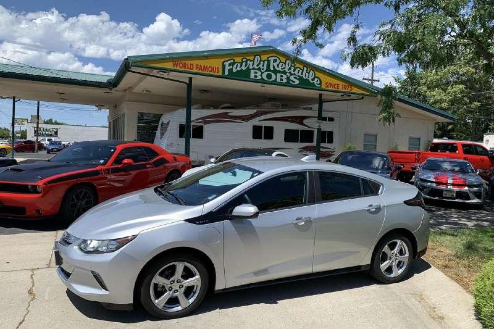 2018 Quicksilver Metallic /Black CHEVROLET VOLT LT (1G1RC6S56JU) with an RANGE EXTENDER, 1.5L VARIABLE VALVE TIMING, DI, DOHC 4-CYLINDER engine, Electric drive extended range, (149hp [111 kW] 294 transmission, located at 2304 W. Main St., Boise, ID, 83702, (208) 342-7777, 43.622105, -116.218658 - 2018 CHEVROLET - Photo#0