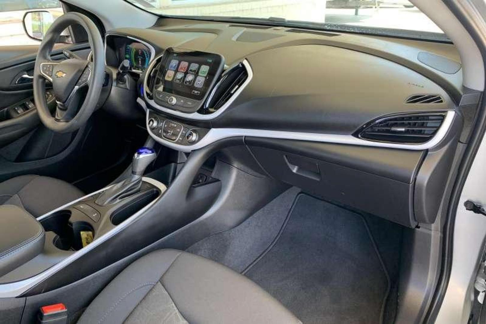 2018 Quicksilver Metallic /Black CHEVROLET VOLT LT (1G1RC6S56JU) with an RANGE EXTENDER, 1.5L VARIABLE VALVE TIMING, DI, DOHC 4-CYLINDER engine, Electric drive extended range, (149hp [111 kW] 294 transmission, located at 2304 W. Main St., Boise, ID, 83702, (208) 342-7777, 43.622105, -116.218658 - 2018 CHEVROLET - Photo#9