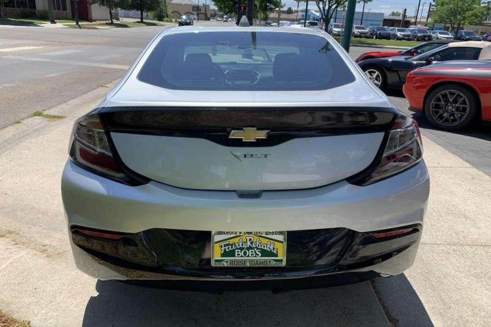 2018 Quicksilver Metallic /Black CHEVROLET VOLT LT (1G1RC6S56JU) with an RANGE EXTENDER, 1.5L VARIABLE VALVE TIMING, DI, DOHC 4-CYLINDER engine, Electric drive extended range, (149hp [111 kW] 294 transmission, located at 2304 W. Main St., Boise, ID, 83702, (208) 342-7777, 43.622105, -116.218658 - 2018 CHEVROLET - Photo#3