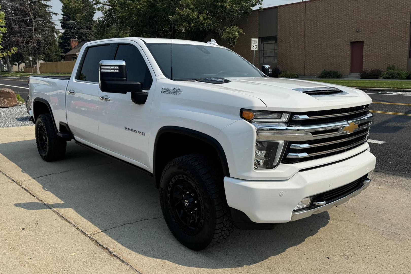 2021 Summit White /Brown/Black Chevrolet Silverado 3500HD High Country High Country Crew Cab (1GC4YVEY9MF) with an V8 6.6 liter Turbo-Diesel engine, Automatic transmission, located at 2304 W. Main St., Boise, ID, 83702, (208) 342-7777, 43.622105, -116.218658 - Magnificent Truck! Ready To Haul! Power Running Boards Too! - Photo#2