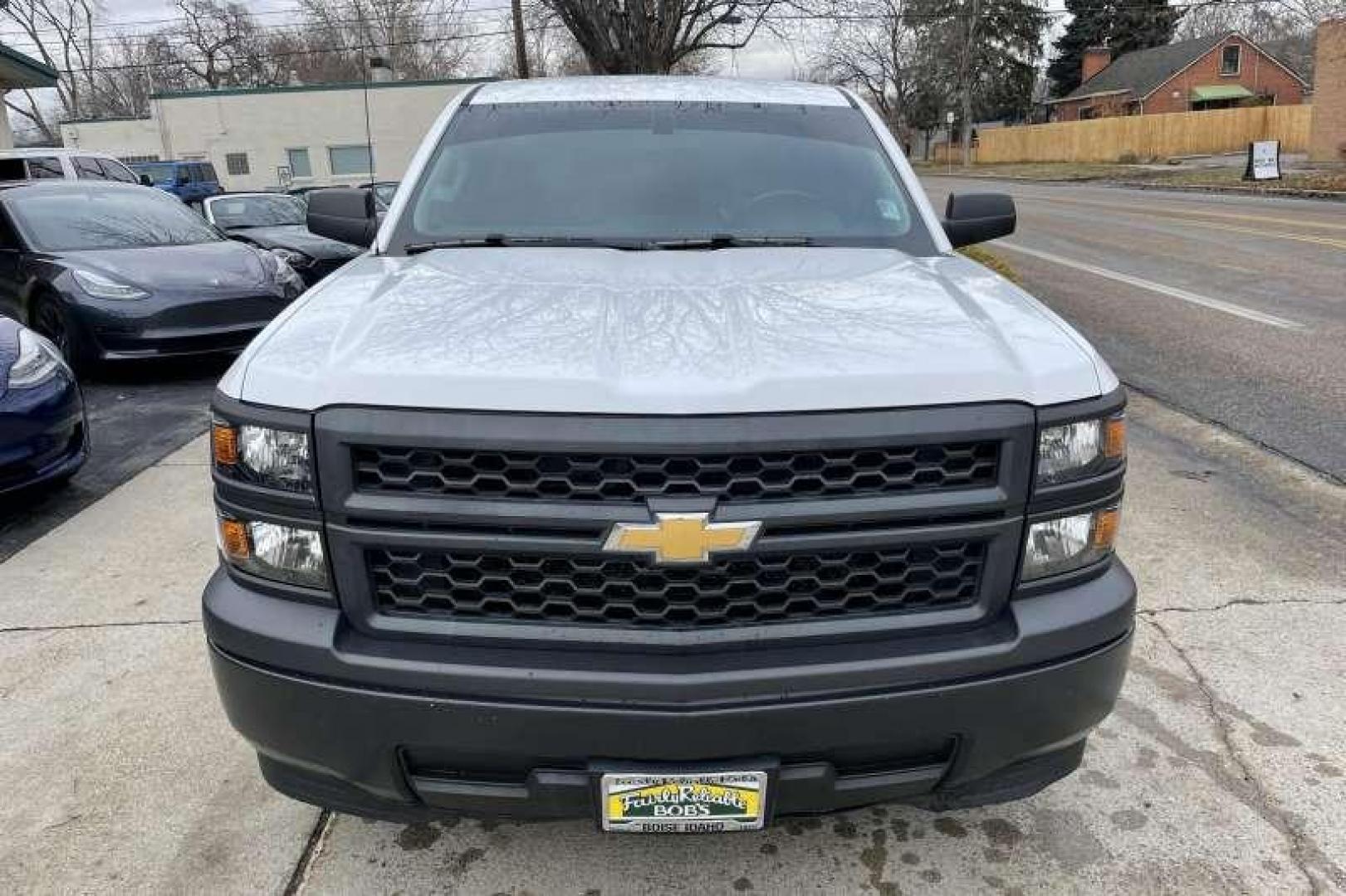 2014 Summit White /Black CHEVROLET SILVERADO 1500 REGULAR CAB (1GCNCPEH4EZ) with an V6 4.3 Liter engine, Automatic transmission, located at 2304 W. Main St., Boise, ID, 83702, (208) 342-7777, 43.622105, -116.218658 - Photo#1