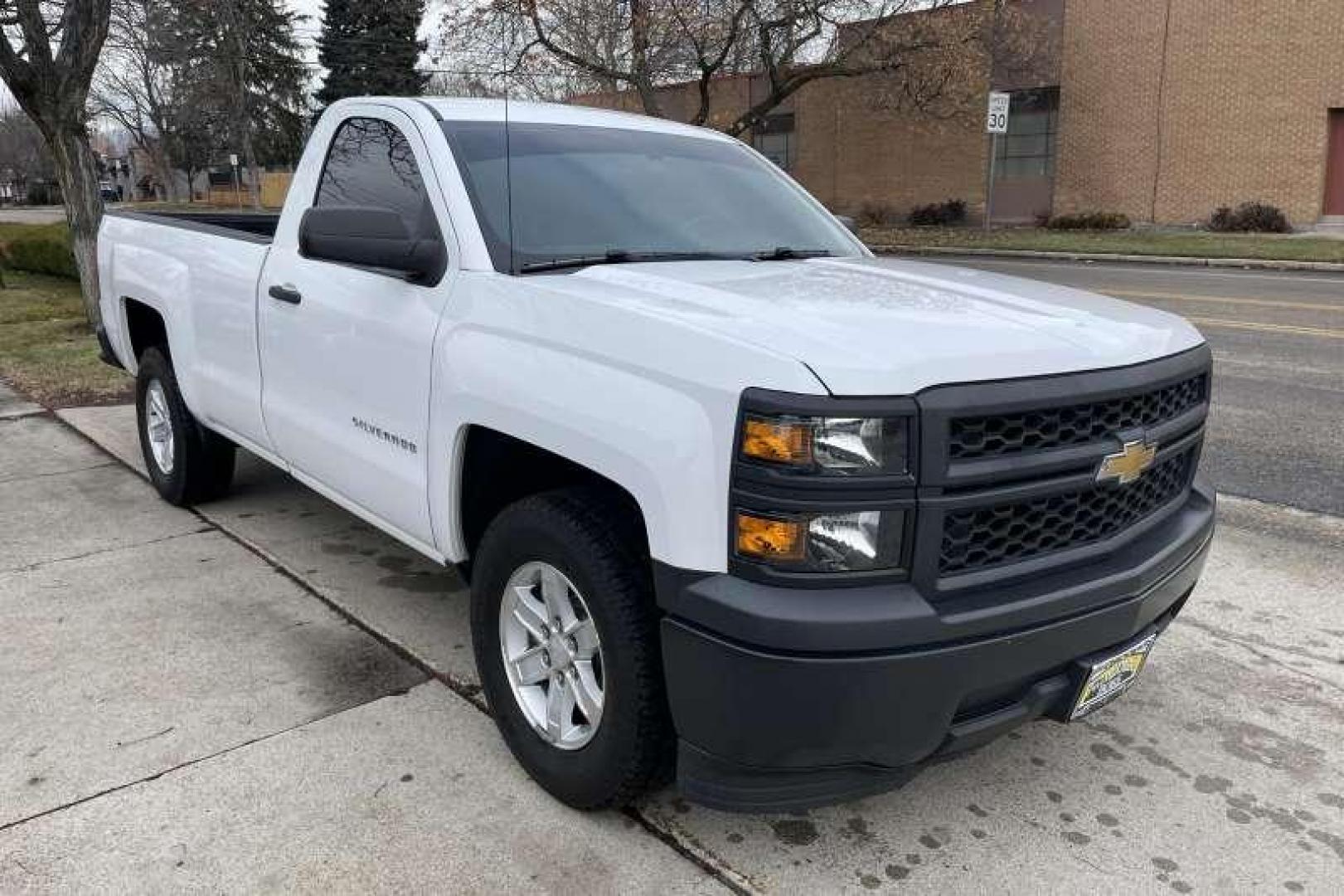 2014 Summit White /Black CHEVROLET SILVERADO 1500 REGULAR CAB (1GCNCPEH4EZ) with an V6 4.3 Liter engine, Automatic transmission, located at 2304 W. Main St., Boise, ID, 83702, (208) 342-7777, 43.622105, -116.218658 - 2014 CHEVROLET - Photo#2