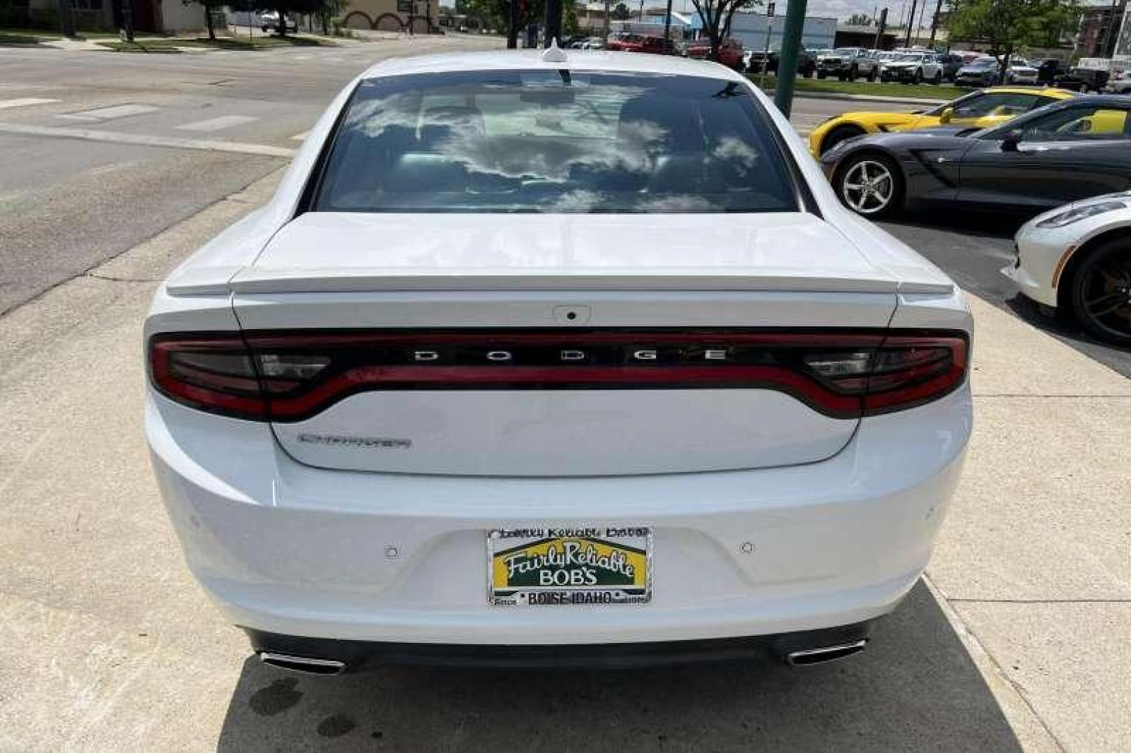 2015 White Knuckle /Black DODGE CHARGER ROAD/TRACK (2C3CDXCT9FH) with an 5.7L V8 HEMI MDS VVT engine, 8-Speed Automatic (8HP70) transmission, located at 2304 W. Main St., Boise, ID, 83702, (208) 342-7777, 43.622105, -116.218658 - Photo#3