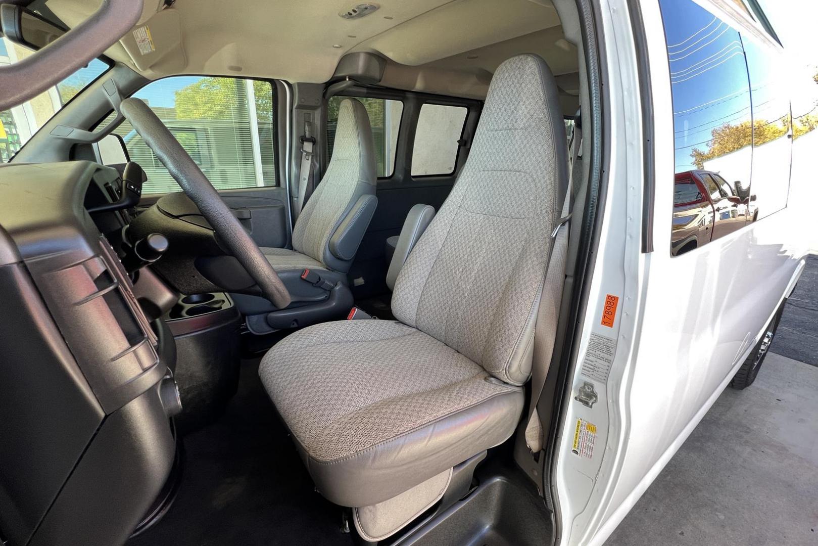 2019 Summit White /Gray CHEVROLET EXPRESS PASSENGER LT (1GAZGPFG3K1) with an VORTEC 6.0L V8 SFI FLEXFUEL engine, 8-speed automatic, electronically controlled with transmission, located at 2304 W. Main St., Boise, ID, 83702, (208) 342-7777, 43.622105, -116.218658 - 2019 CHEVROLET - Photo#4