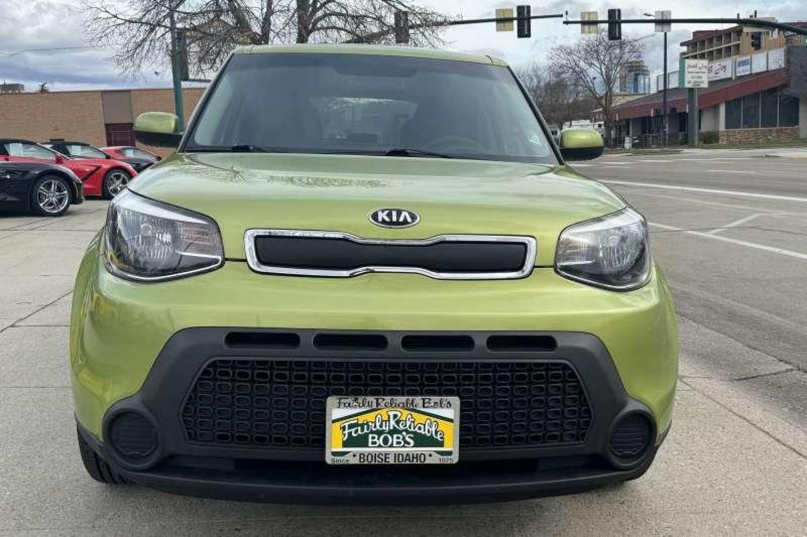 2015 Alien Green /Black KIA SOUL BASE (KNDJN2A23F7) with an 1.6L Gamma GDI I4 engine, 6-Speed Manual transmission, located at 2304 W. Main St., Boise, ID, 83702, (208) 342-7777, 43.622105, -116.218658 - 2015 KIA - Photo#3