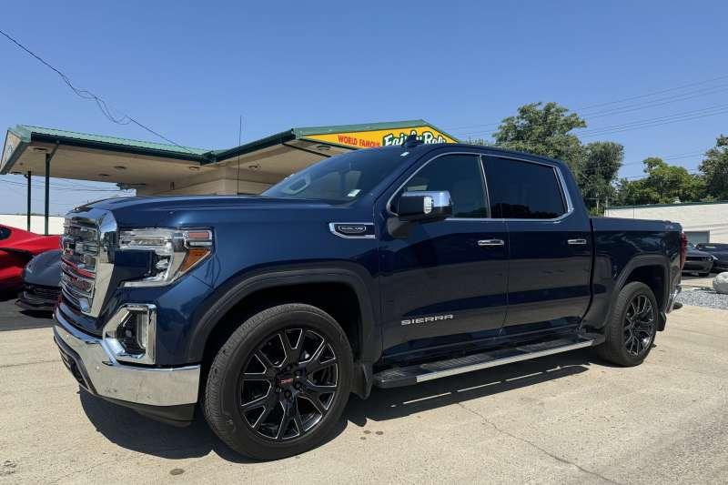 photo of 2020 GMC Sierra 1500 Crew Cab SLT