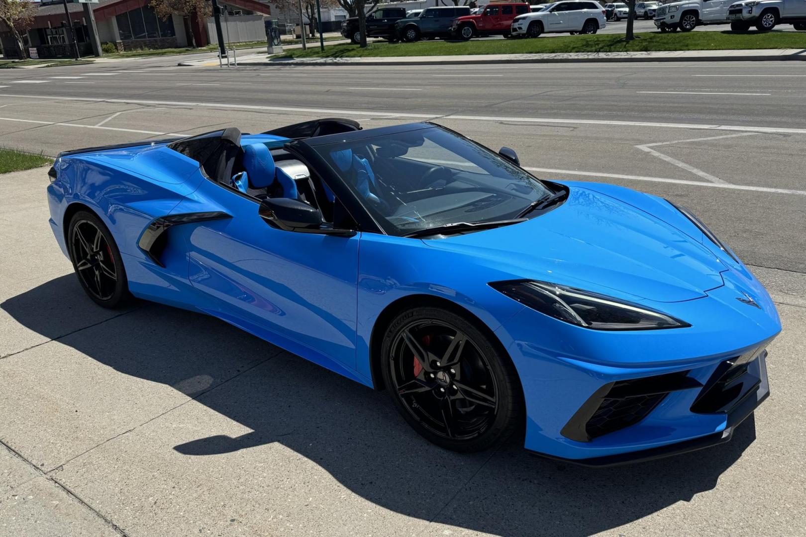 2022 Rapid Blue /Tension With Twilight Blue Dipped Chevrolet Corvette Stingray 3LT (1G1YC3D44N5) with an V8 6.2 Liter engine, Automatic 8 Speed transmission, located at 2304 W. Main St., Boise, ID, 83702, (208) 342-7777, 43.622105, -116.218658 - 3LT C8 Convertible! Clean! - Photo#3