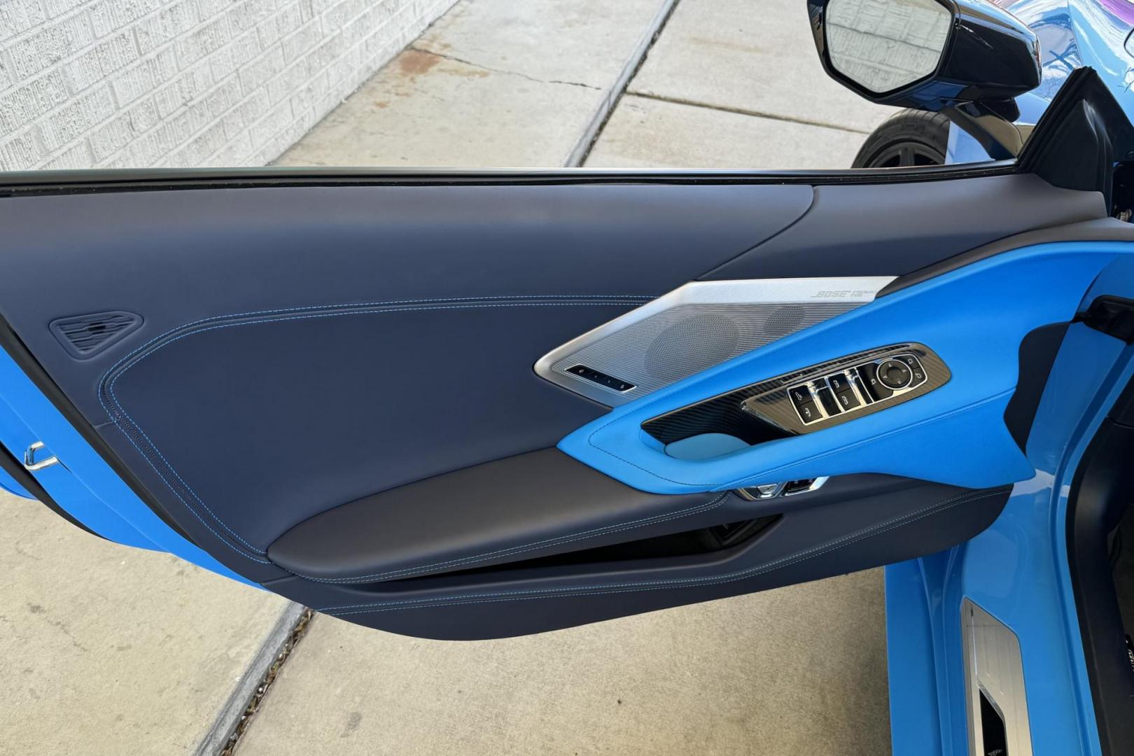 2022 Rapid Blue /Tension With Twilight Blue Dipped Chevrolet Corvette Stingray 3LT (1G1YC3D44N5) with an V8 6.2 Liter engine, Automatic 8 Speed transmission, located at 2304 W. Main St., Boise, ID, 83702, (208) 342-7777, 43.622105, -116.218658 - 3LT C8 Convertible! Clean! - Photo#9