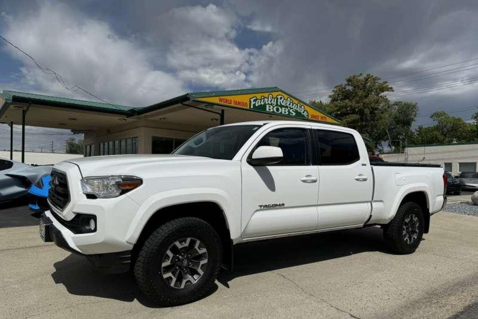 2019 Super White /Gray Toyota Tacoma Double Cab SR5 (3TMDZ5BN5KM) with an 3.5L Atkinson-Cycle V6 -inc: VVT-iW wider intake and VVT-i exhaust engine, 6-Speed Automatic transmission, located at 2304 W. Main St., Boise, ID, 83702, (208) 342-7777, 43.622105, -116.218658 - 2019 TOYOTA - Photo#0