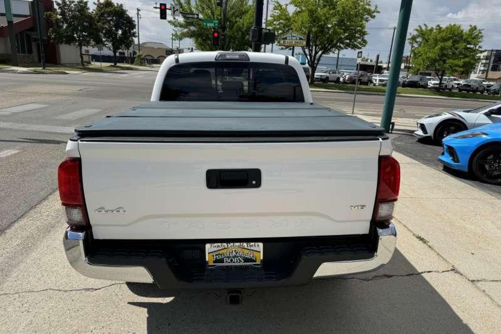 2019 Super White /Gray Toyota Tacoma Double Cab SR5 (3TMDZ5BN5KM) with an 3.5L Atkinson-Cycle V6 -inc: VVT-iW wider intake and VVT-i exhaust engine, 6-Speed Automatic transmission, located at 2304 W. Main St., Boise, ID, 83702, (208) 342-7777, 43.622105, -116.218658 - 2019 TOYOTA - Photo#1