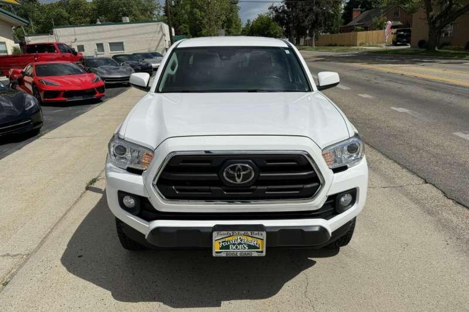 2019 Super White /Gray Toyota Tacoma Double Cab SR5 (3TMDZ5BN5KM) with an 3.5L Atkinson-Cycle V6 -inc: VVT-iW wider intake and VVT-i exhaust engine, 6-Speed Automatic transmission, located at 2304 W. Main St., Boise, ID, 83702, (208) 342-7777, 43.622105, -116.218658 - 2019 TOYOTA - Photo#3