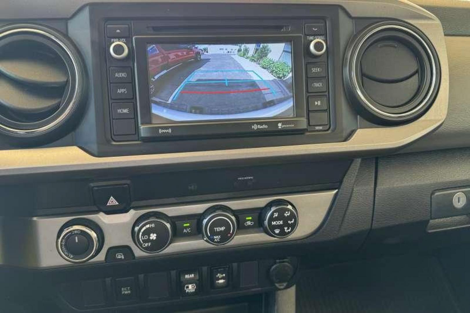 2019 Super White /Gray Toyota Tacoma Double Cab SR5 (3TMDZ5BN5KM) with an 3.5L Atkinson-Cycle V6 -inc: VVT-iW wider intake and VVT-i exhaust engine, 6-Speed Automatic transmission, located at 2304 W. Main St., Boise, ID, 83702, (208) 342-7777, 43.622105, -116.218658 - 2019 TOYOTA - Photo#4