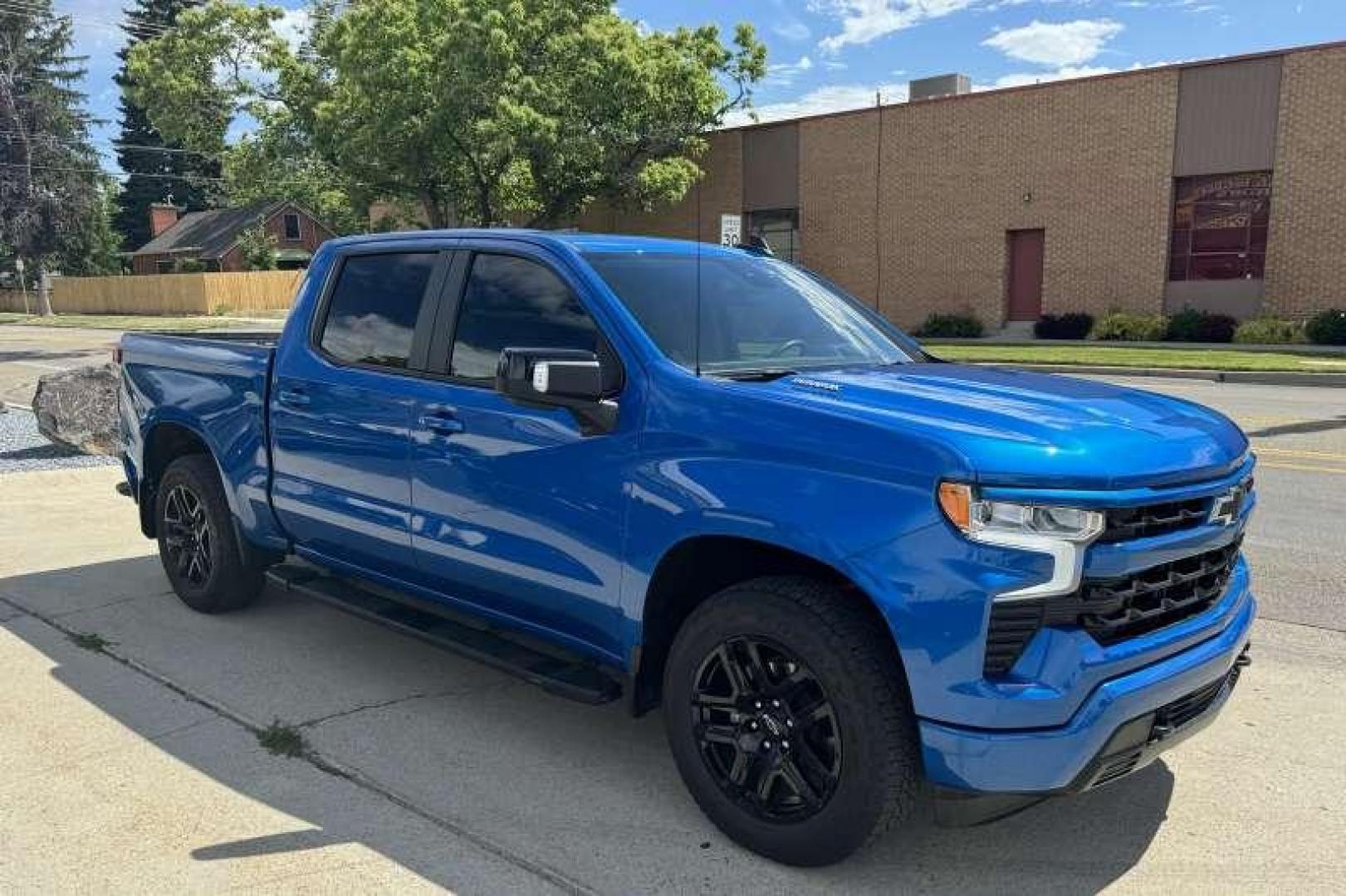 2022 Glacier Blue /Black CHEVROLET Silverado 1500 RST (1GCUDEET3NZ) with an DURAMAX 3.0L TURBO-DIESEL I6 engine, Automatic 10 Speed transmission, located at 2304 W. Main St., Boise, ID, 83702, (208) 342-7777, 43.622105, -116.218658 - 2022 CHEVROLET - Photo#2