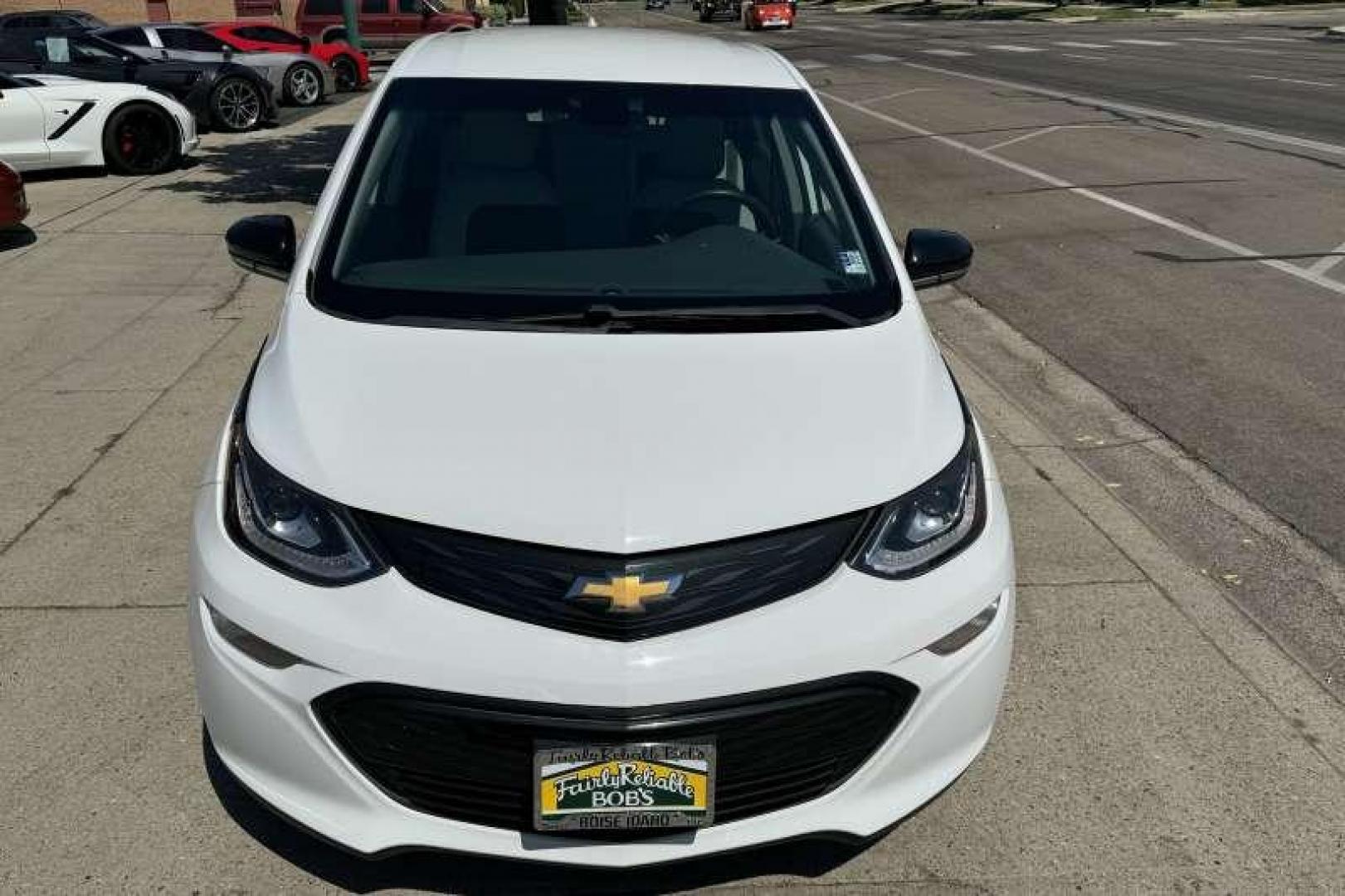 2017 Summit White /Dark Galvanized/Sky Cool Gray CHEVROLET BOLT EV LT (1G1FW6S08H4) with an ELECTRIC DRIVE UNIT, (200 HP [150 KW] 266 LB-FT OF TORQUE [360 N-M]) engine, Electric drive unit, (200 hp [150 kW] 266 lb-ft of transmission, located at 2304 W. Main St., Boise, ID, 83702, (208) 342-7777, 43.622105, -116.218658 - Photo#3