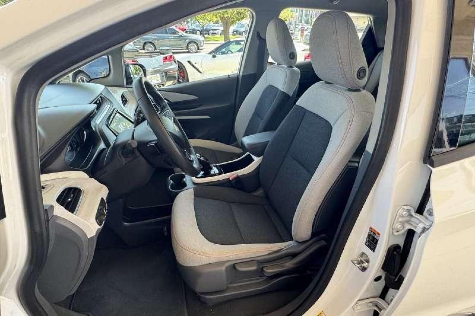 2017 Summit White /Dark Galvanized/Sky Cool Gray CHEVROLET BOLT EV LT (1G1FW6S08H4) with an ELECTRIC DRIVE UNIT, (200 HP [150 KW] 266 LB-FT OF TORQUE [360 N-M]) engine, Electric drive unit, (200 hp [150 kW] 266 lb-ft of transmission, located at 2304 W. Main St., Boise, ID, 83702, (208) 342-7777, 43.622105, -116.218658 - Photo#8