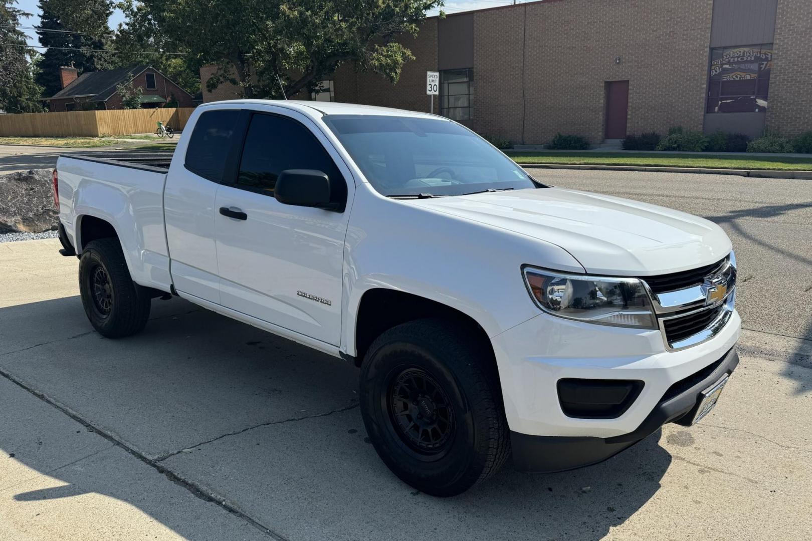 2015 Summit White /Black Chevrolet Colorado (1GCHSAEA4F1) with an 4 Cyl 2.5 Liter engine, Automatic transmission, located at 2304 W. Main St., Boise, ID, 83702, (208) 342-7777, 43.622105, -116.218658 - Photo#2