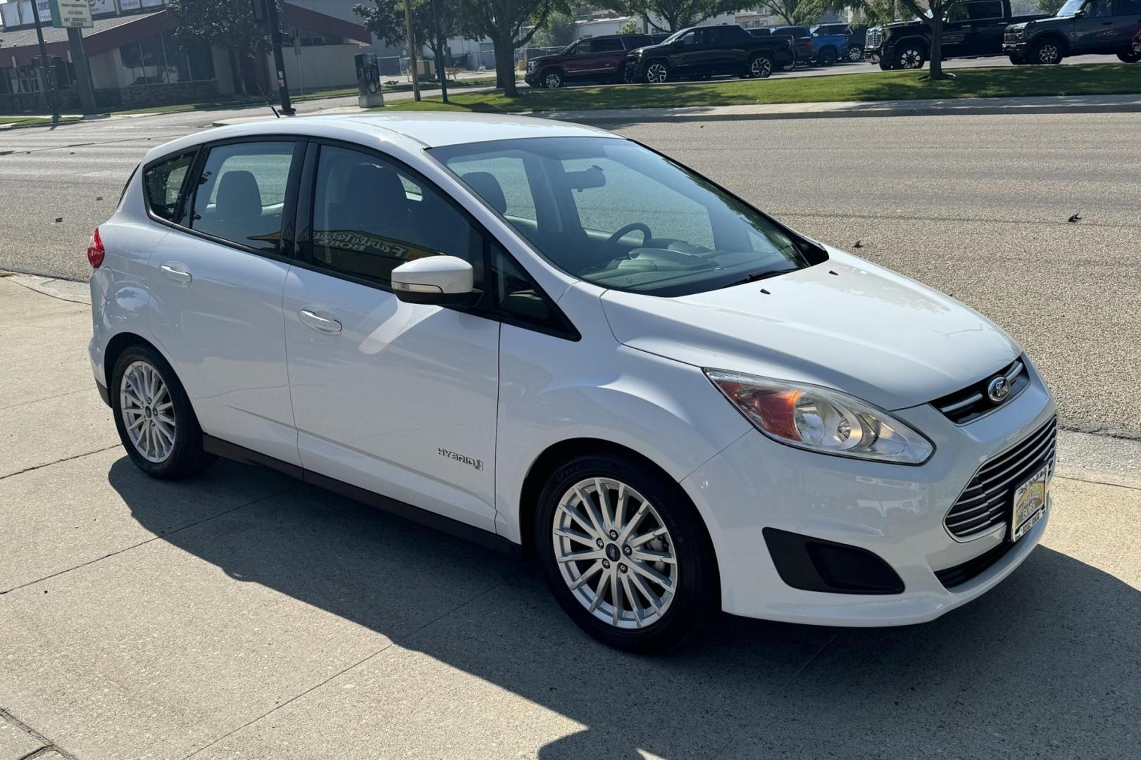 2016 Oxford White /Gray Ford C-Max Hybrid SE (1FADP5AU1GL) with an 4 Cyl 2.0 Liter Hybrid engine, Automatic transmission, located at 2304 W. Main St., Boise, ID, 83702, (208) 342-7777, 43.622105, -116.218658 - Great Fuel Economy! New Tires And Low Mileage Too! - Photo#2