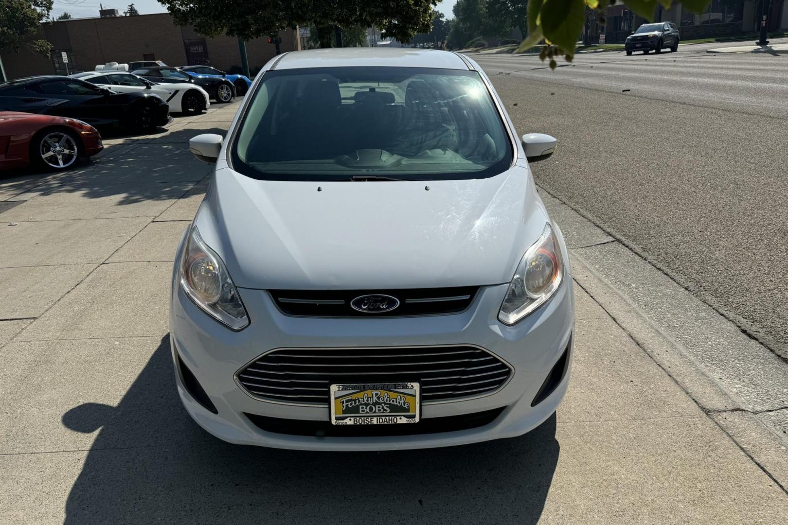 2016 Oxford White /Gray Ford C-Max Hybrid SE (1FADP5AU1GL) with an 4 Cyl 2.0 Liter Hybrid engine, Automatic transmission, located at 2304 W. Main St., Boise, ID, 83702, (208) 342-7777, 43.622105, -116.218658 - Great Fuel Economy! New Tires And Low Mileage Too! - Photo#3