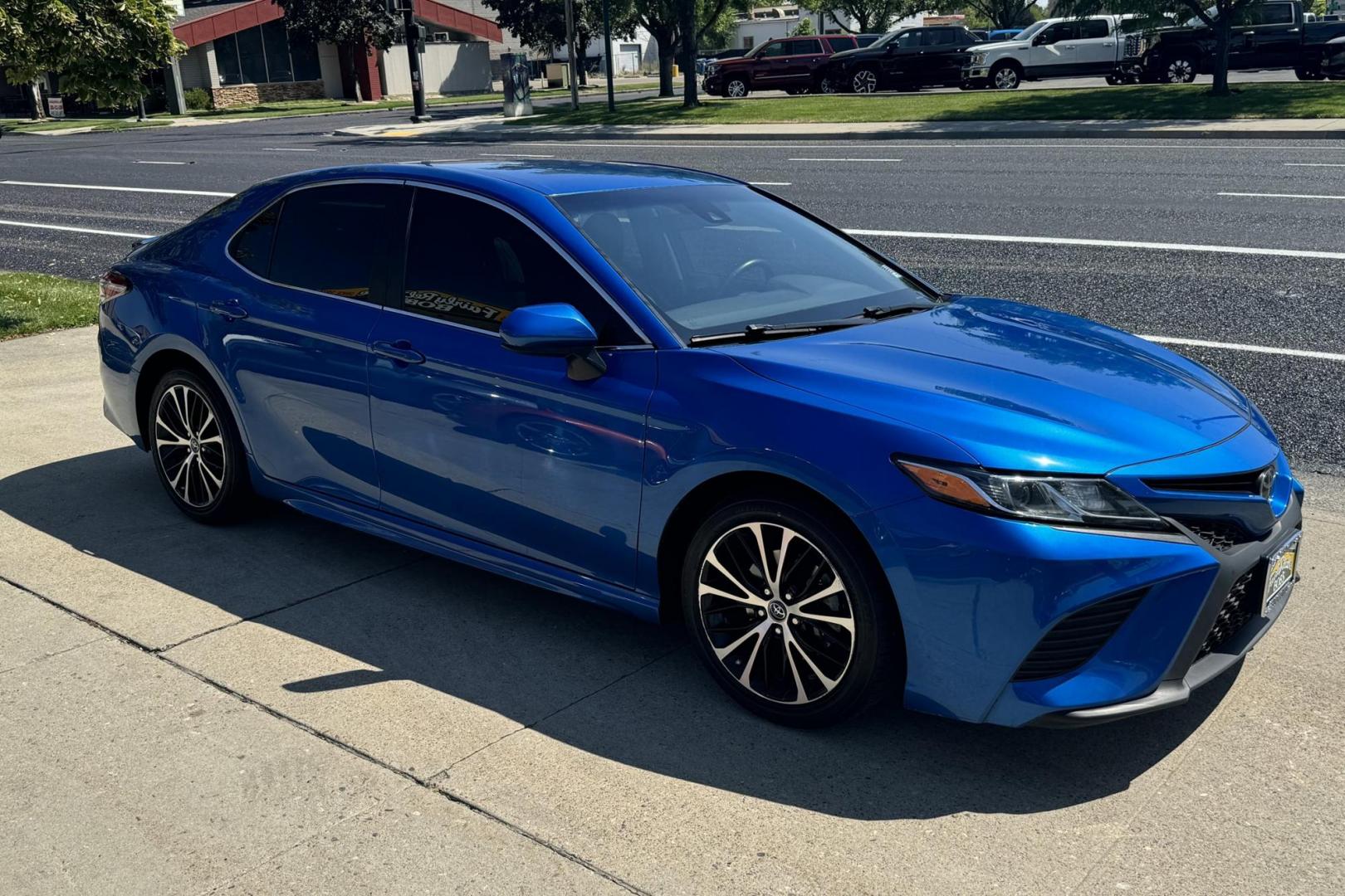 2018 Blue Streak Metallic /Gray Toyota Camry SE SE (4T1B11HK1JU) with an 4 Cyl 2.5 Liter engine, Automatic 8 Speed transmission, located at 2304 W. Main St., Boise, ID, 83702, (208) 342-7777, 43.622105, -116.218658 - Clean 2018 Toyota Camry In Blue Streak Metallic! New Tires Too! - Photo#2