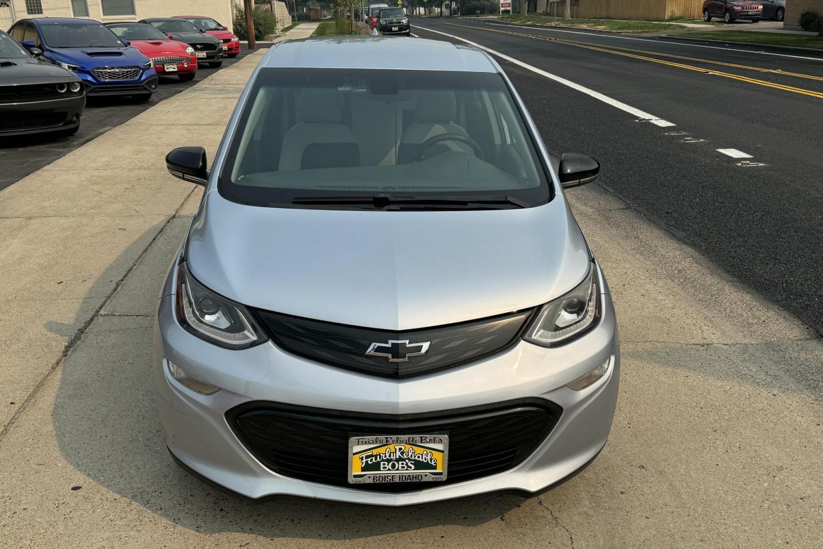 2018 Arctic Blue /Dark Galvanized/Sky Cool Gray Chevrolet Bolt LT (1G1FW6S07J4) with an 60 kWh engine, Automatic transmission, located at 2304 W. Main St., Boise, ID, 83702, (208) 342-7777, 43.622105, -116.218658 - Photo#3