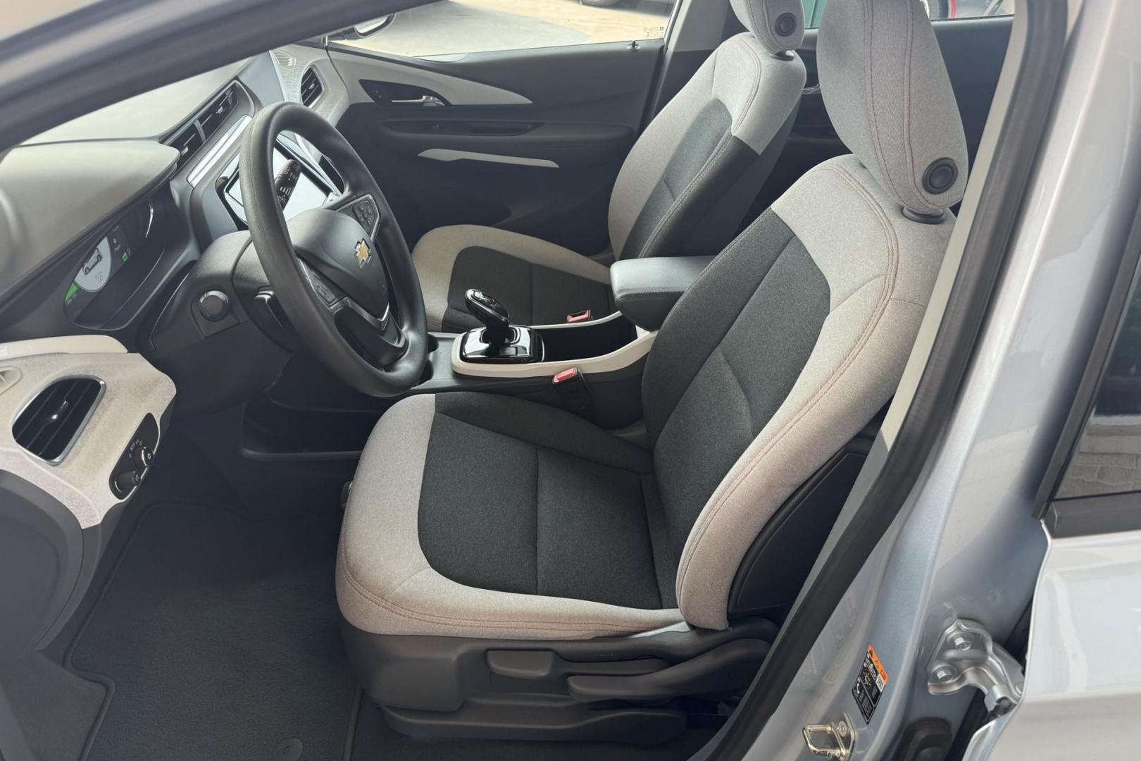 2018 Arctic Blue /Dark Galvanized/Sky Cool Gray Chevrolet Bolt LT (1G1FW6S07J4) with an 60 kWh engine, Automatic transmission, located at 2304 W. Main St., Boise, ID, 83702, (208) 342-7777, 43.622105, -116.218658 - Photo#8