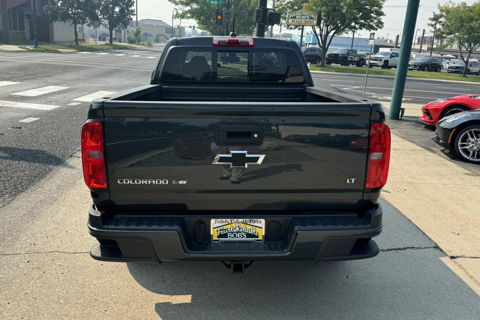 2018 Gasoline Metallic 2 /Black Chevrolet Colorado Extended Cab LT (1GCHTCEN4J1) with an V6 3.6 Liter engine, Automatic 8 Speed transmission, located at 2304 W. Main St., Boise, ID, 83702, (208) 342-7777, 43.622105, -116.218658 - Only 11k Miles! New Tires! V6, 4x4, Ready To Go! - Photo#1