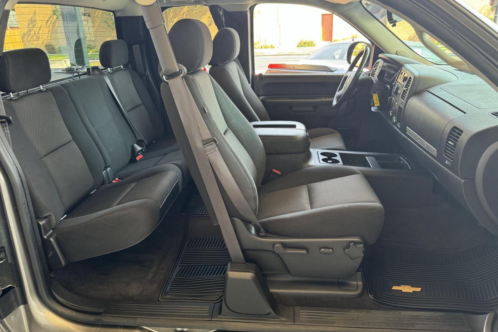 2013 Graystone Metallic /Black Chevrolet Silverado 1500 Extended Cab LT (1GCRKSE71DZ) with an V8 5.3 Liter engine, Automatic 6 Speed With Overdrive transmission, located at 2304 W. Main St., Boise, ID, 83702, (208) 342-7777, 43.622105, -116.218658 - Low Mileage Silverado! Ready To Go! - Photo#11