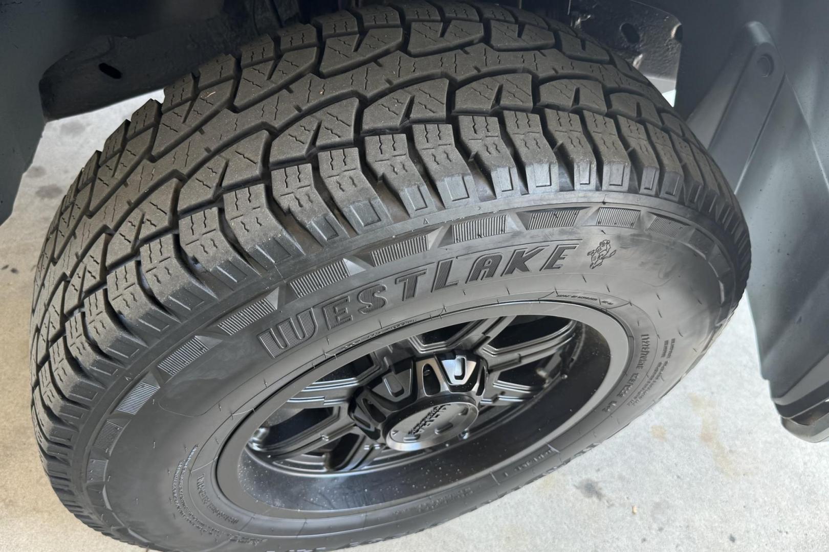 2013 Graystone Metallic /Black Chevrolet Silverado 1500 Extended Cab LT (1GCRKSE71DZ) with an V8 5.3 Liter engine, Automatic 6 Speed With Overdrive transmission, located at 2304 W. Main St., Boise, ID, 83702, (208) 342-7777, 43.622105, -116.218658 - Photo#9