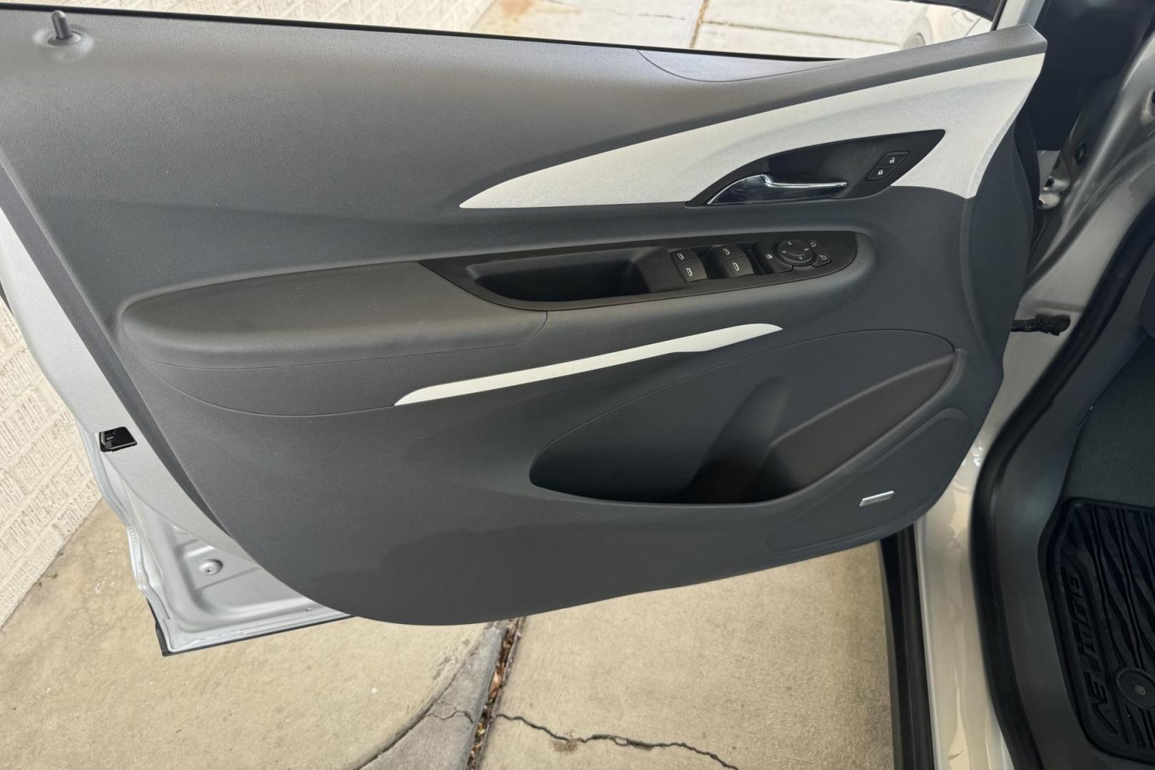 2018 Silver Ice Metallic /Dark Galvanized Gray Chevrolet Bolt Premier Premier (1G1FX6S06J4) with an 60 kWh engine, Automatic transmission, located at 2304 W. Main St., Boise, ID, 83702, (208) 342-7777, 43.622105, -116.218658 - New Tires! Top Of The Line! Factory Recall Has Been Completed! A Lot of Remaining Battery Warranty! - Photo#9