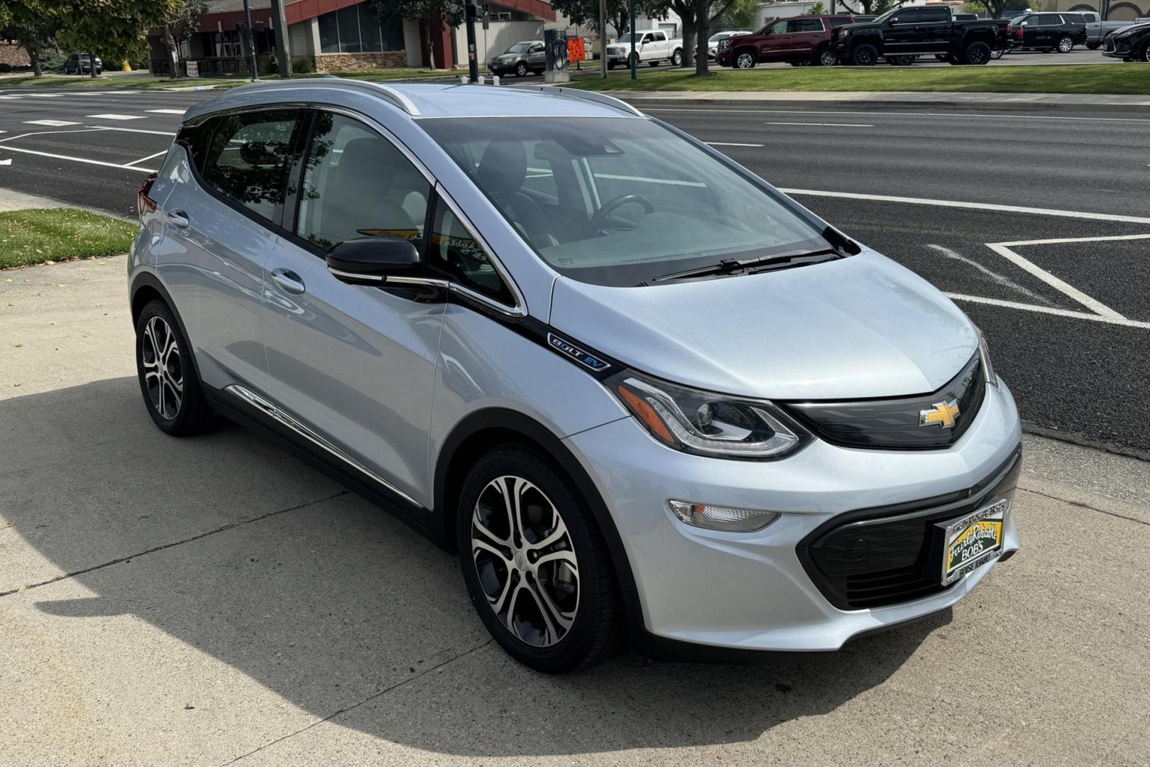 2018 Arctic Blue /Dark Galvanized Gray Chevrolet Bolt Premier Premier (1G1FX6S03J4) with an 60 kWh engine, Automatic transmission, located at 2304 W. Main St., Boise, ID, 83702, (208) 342-7777, 43.622105, -116.218658 - Photo#2