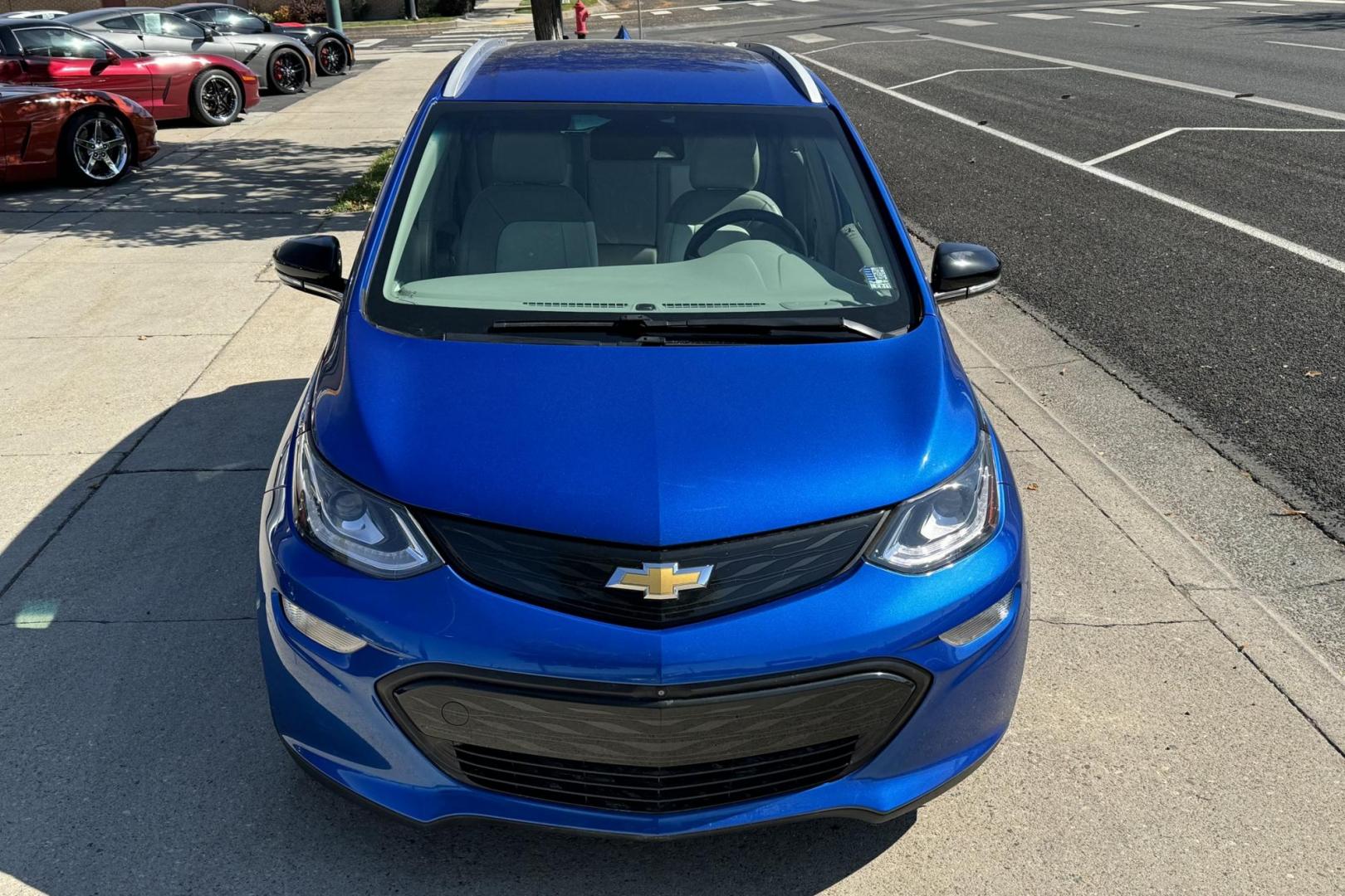 2018 Kinetic Blue Metallic /Light Ash Gray/Ceramic White Chevrolet Bolt Premier Premier (1G1FX6S07J4) with an 60 kWh engine, Automatic transmission, located at 2304 W. Main St., Boise, ID, 83702, (208) 342-7777, 43.622105, -116.218658 - Photo#3