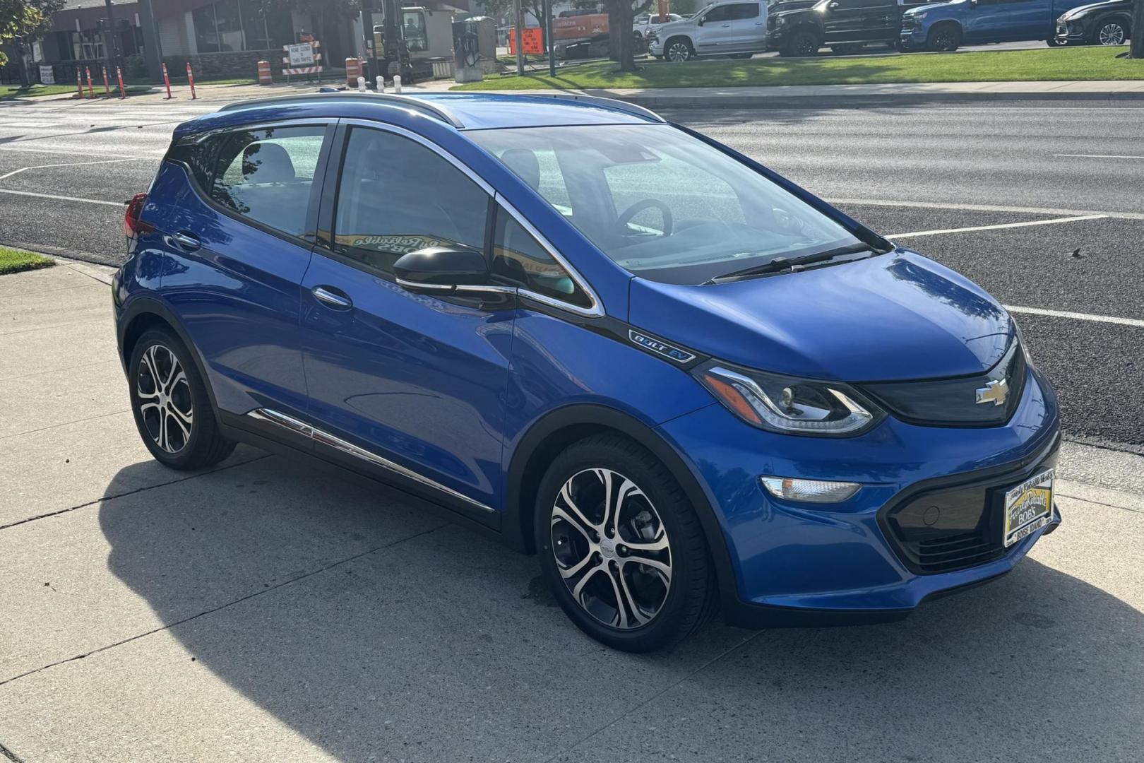 2018 Kinetic Blue Metallic /Dark Galvanized Gray Chevrolet Bolt Premier Premier (1G1FX6S0XJ4) with an 60 kWh engine, Automatic transmission, located at 2304 W. Main St., Boise, ID, 83702, (208) 342-7777, 43.622105, -116.218658 - Car Qualifies For The EV Tax Credit! - Photo#2