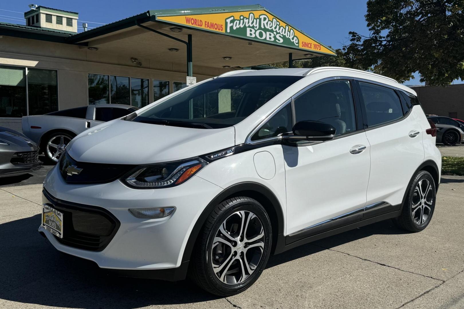 2018 Summit White /Dark Galvanized Gray Chevrolet Bolt Premier Premier (1G1FX6S07J4) with an 60 kWh engine, Automatic transmission, located at 2304 W. Main St., Boise, ID, 83702, (208) 342-7777, 43.622105, -116.218658 - Photo#0