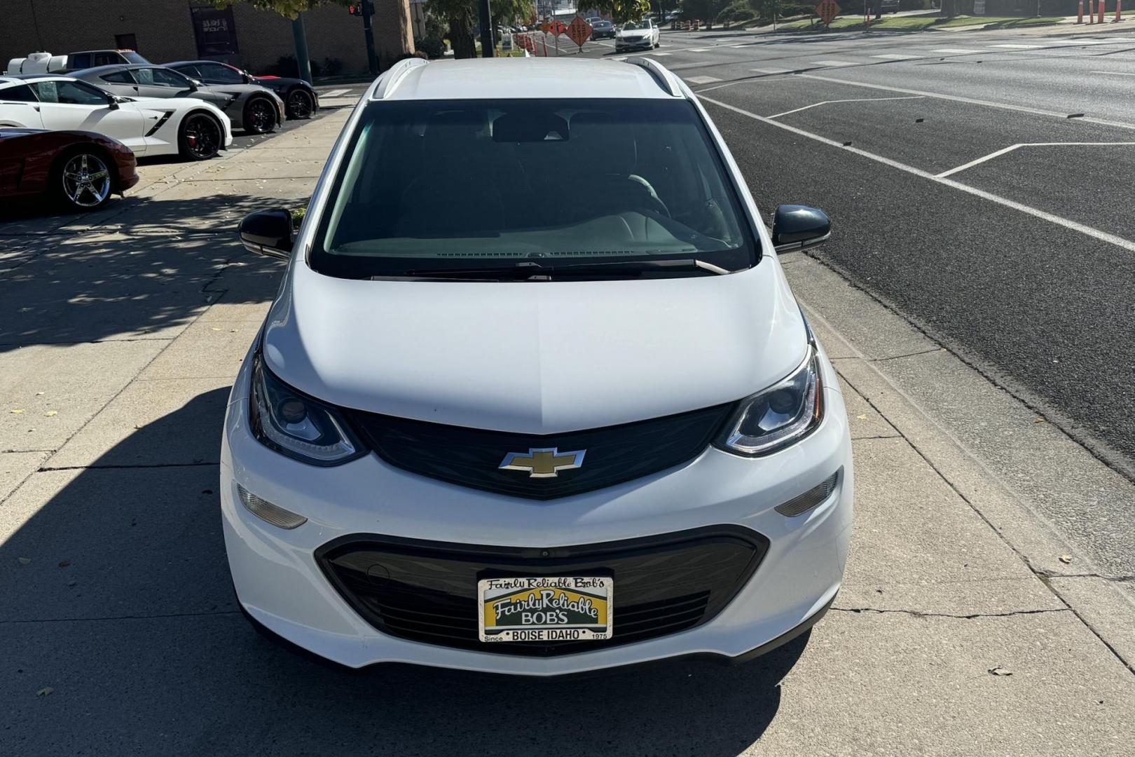 2018 Summit White /Dark Galvanized Gray Chevrolet Bolt Premier Premier (1G1FX6S07J4) with an 60 kWh engine, Automatic transmission, located at 2304 W. Main St., Boise, ID, 83702, (208) 342-7777, 43.622105, -116.218658 - Photo#3