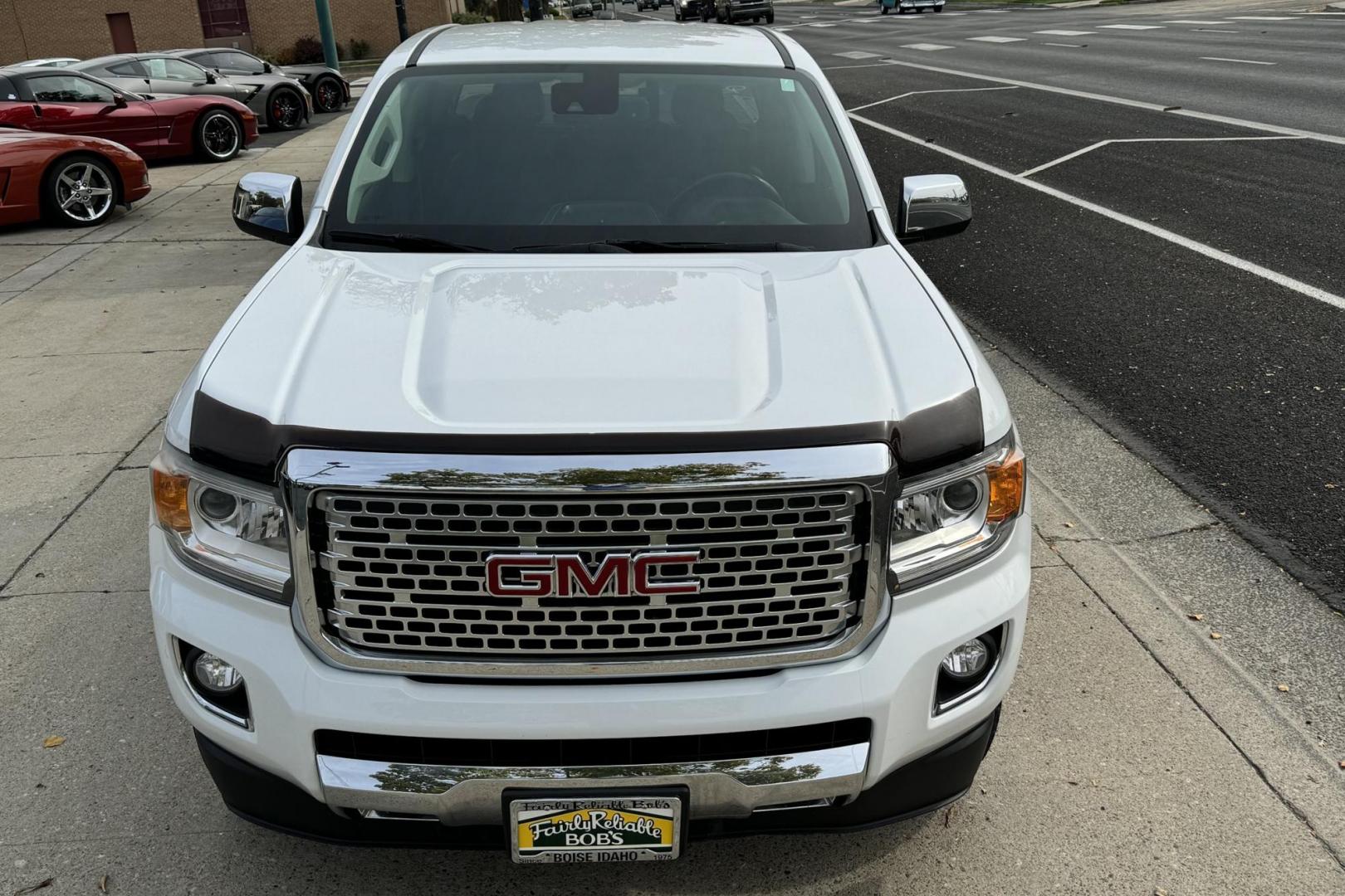 2018 Summit White /Jet Black GMC Canyon Crew Cab Denali (1GTG6EEN5J1) with an V6 3.6 Liter engine, Automatic 8 Speed transmission, located at 2304 W. Main St., Boise, ID, 83702, (208) 342-7777, 43.622105, -116.218658 - Very Clean Canyon! Well Optioned Too! - Photo#3