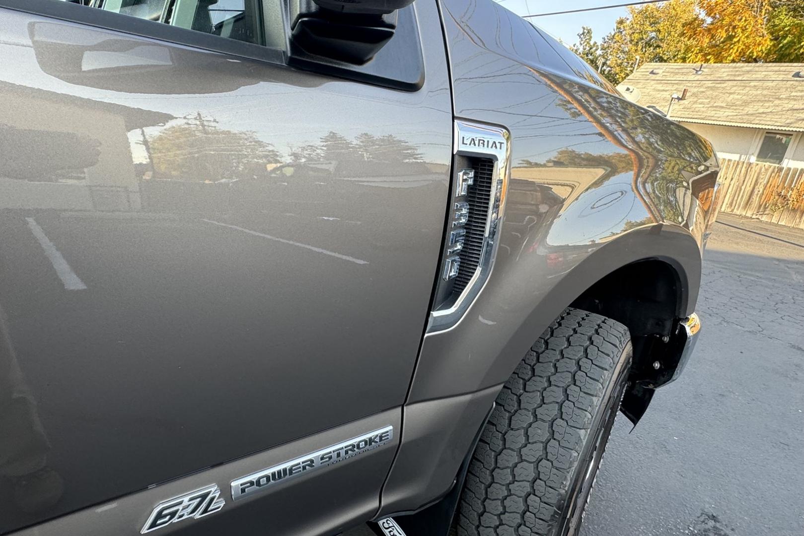 2022 Stone Gray Metallic /Black Ford F-350 Super Duty Crew Cab Lariat (1FT8W3BT3NE) with an V8 6.7 Liter Turbo Diesel engine, Automatic 10 Speed transmission, located at 2304 W. Main St., Boise, ID, 83702, (208) 342-7777, 43.622105, -116.218658 - Photo#17