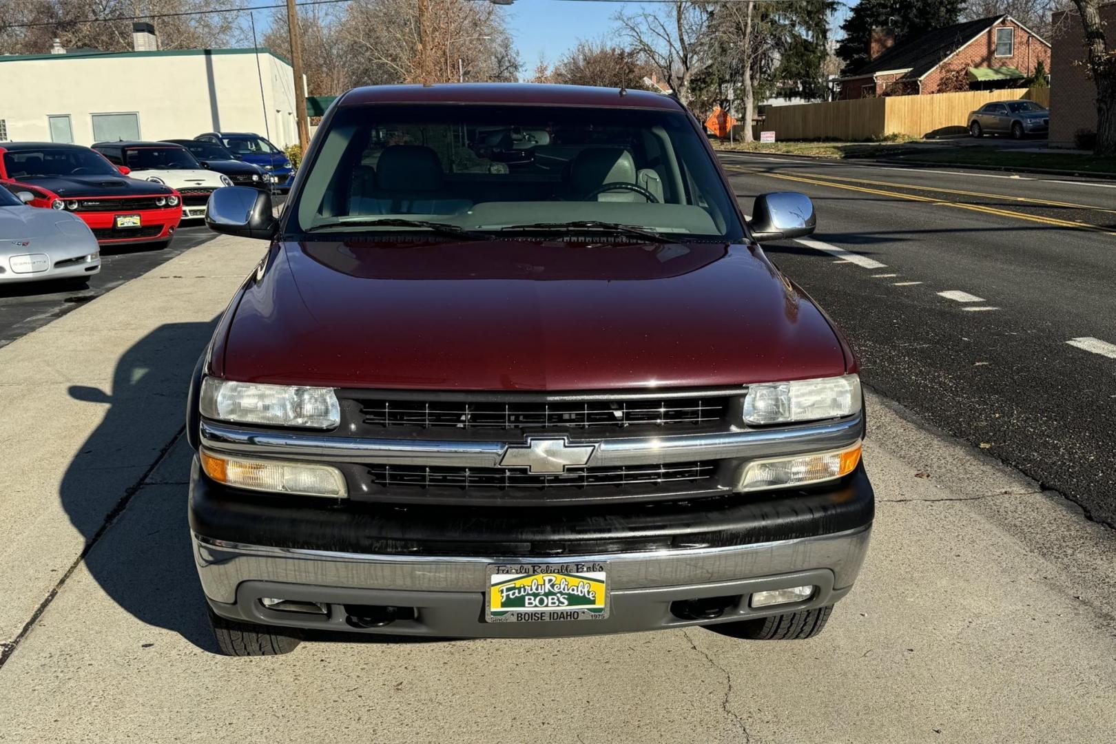 2001 Maroon /Gray Chevrolet Silverado 1500 LT (1GCEK19T51Z) with an V8 5.3 Liter engine, Automatic transmission, located at 2304 W. Main St., Boise, ID, 83702, (208) 342-7777, 43.622105, -116.218658 - One Owner Idaho Truck! - Photo#4