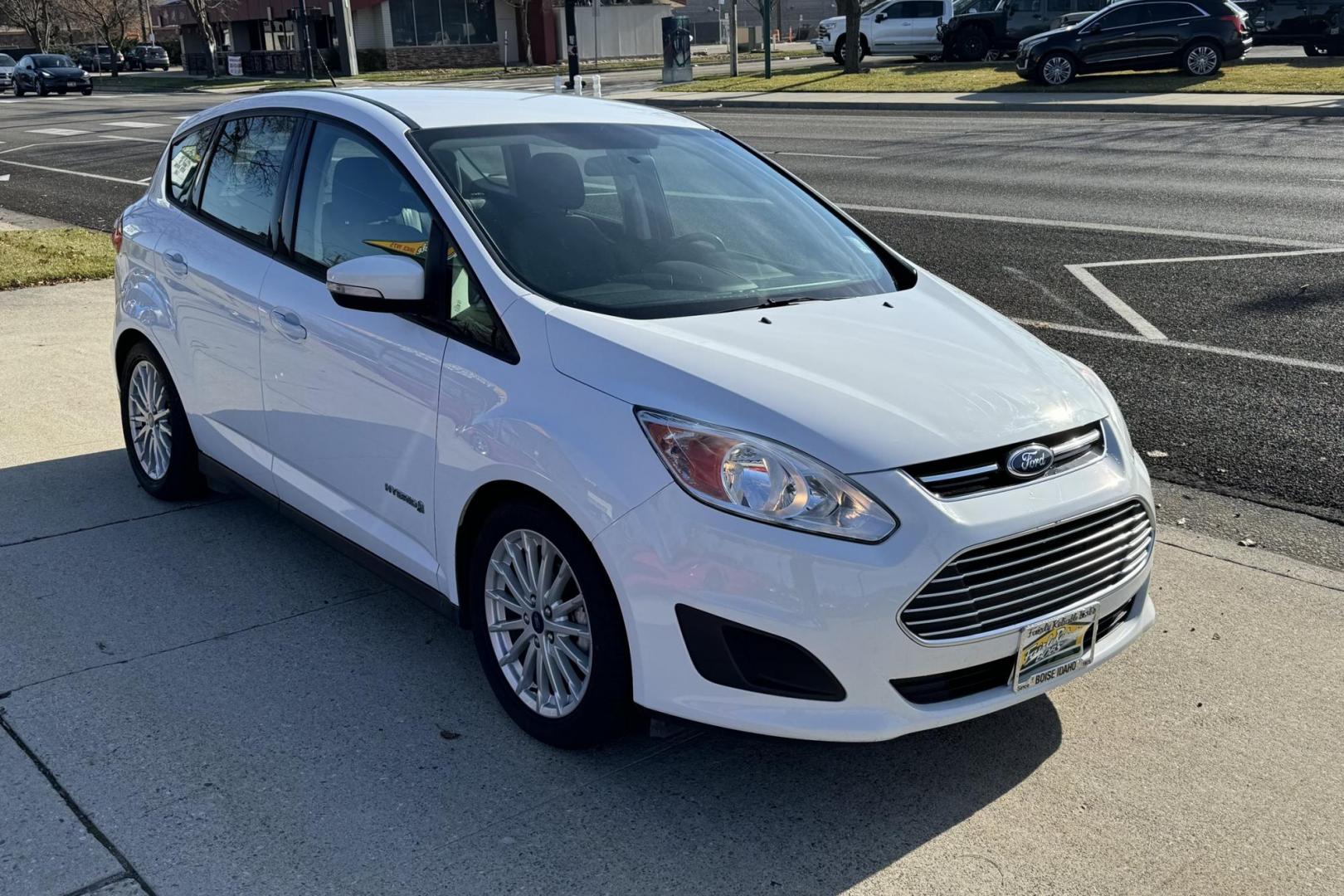 2016 Oxford White /Gray Ford C-Max Hybrid SE (1FADP5AU2GL) with an 4 Cyl 2.0 Liter Hybrid engine, Automatic transmission, located at 2304 W. Main St., Boise, ID, 83702, (208) 342-7777, 43.622105, -116.218658 - Updated JVC Head Unit! Power Rear Liftgate! Apple Car Play! - Photo#1