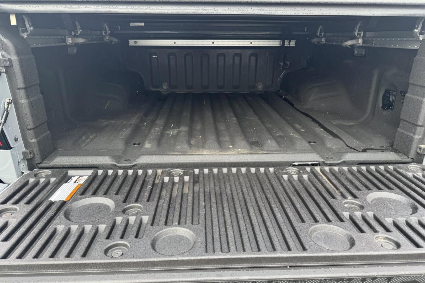 2022 Boulder Gray Pearl /Black Nissan Frontier PRO-4X (1N6ED1EK7NN) with an V6 3.8 Liter engine, Automatic 9 Speed transmission, located at 2304 W. Main St., Boise, ID, 83702, (208) 342-7777, 43.622105, -116.218658 - Remaining Factory Warranty! Huge Value For The Money! - Photo#18