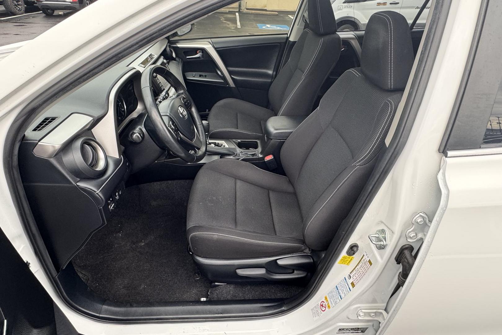 2018 Super White /Black Toyota RAV4 XLE (JTMRJREV1JD) with an 4 Cyl 2.5 Liter Hybrid engine, Automatic transmission, located at 2304 W. Main St., Boise, ID, 83702, (208) 342-7777, 43.622105, -116.218658 - Photo#9