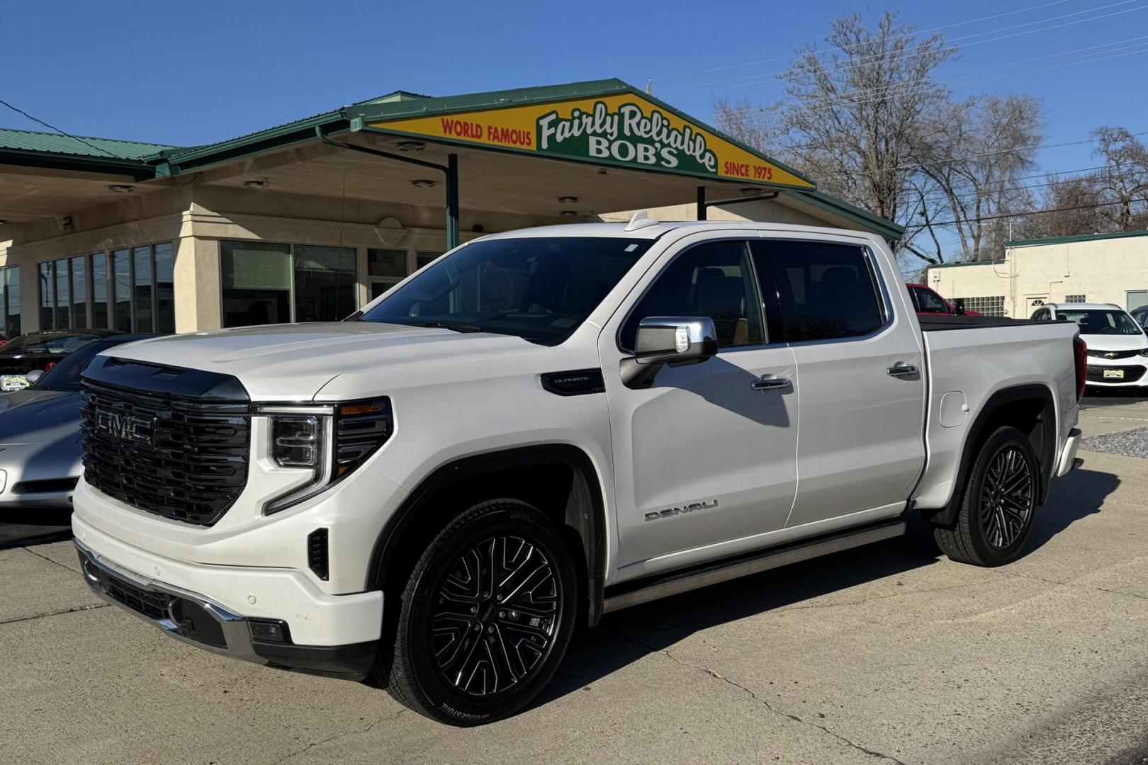 2022 White Frost Tricoat /Alpine Umber GMC Sierra 1500 Denali Ultimate (1GTUUHET1NZ) with an 6 Cyl 3.0 Liter Turbo Diesel engine, Automatic 10 Speed transmission, located at 2304 W. Main St., Boise, ID, 83702, (208) 342-7777, 43.622105, -116.218658 - Photo#0