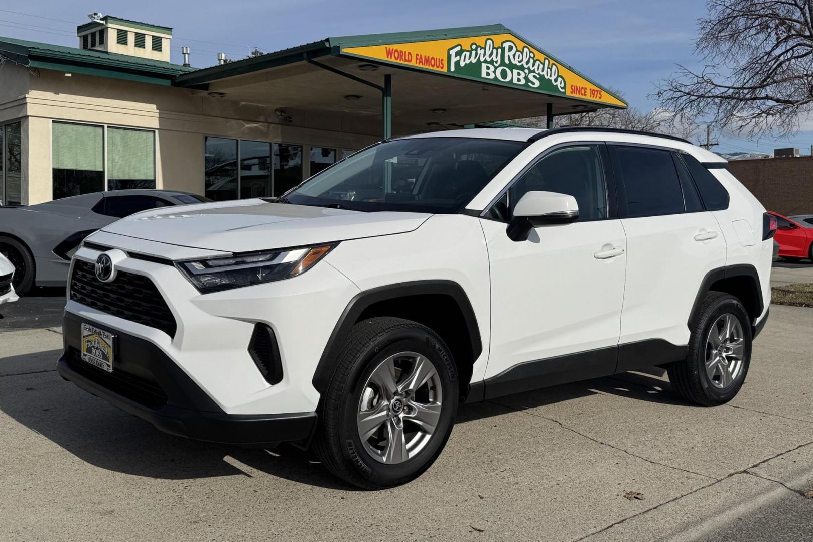 2024 Ice Cap White /Black Toyota RAV4 XLE (2T3P1RFV4RW) with an 4 Cyl 2.5 Liter engine, Automatic 8 Speed transmission, located at 2304 W. Main St., Boise, ID, 83702, (208) 342-7777, 43.622105, -116.218658 - Remaining Factory Warranty! Wireless Apple Car Play/Android Auto Too! - Photo#0