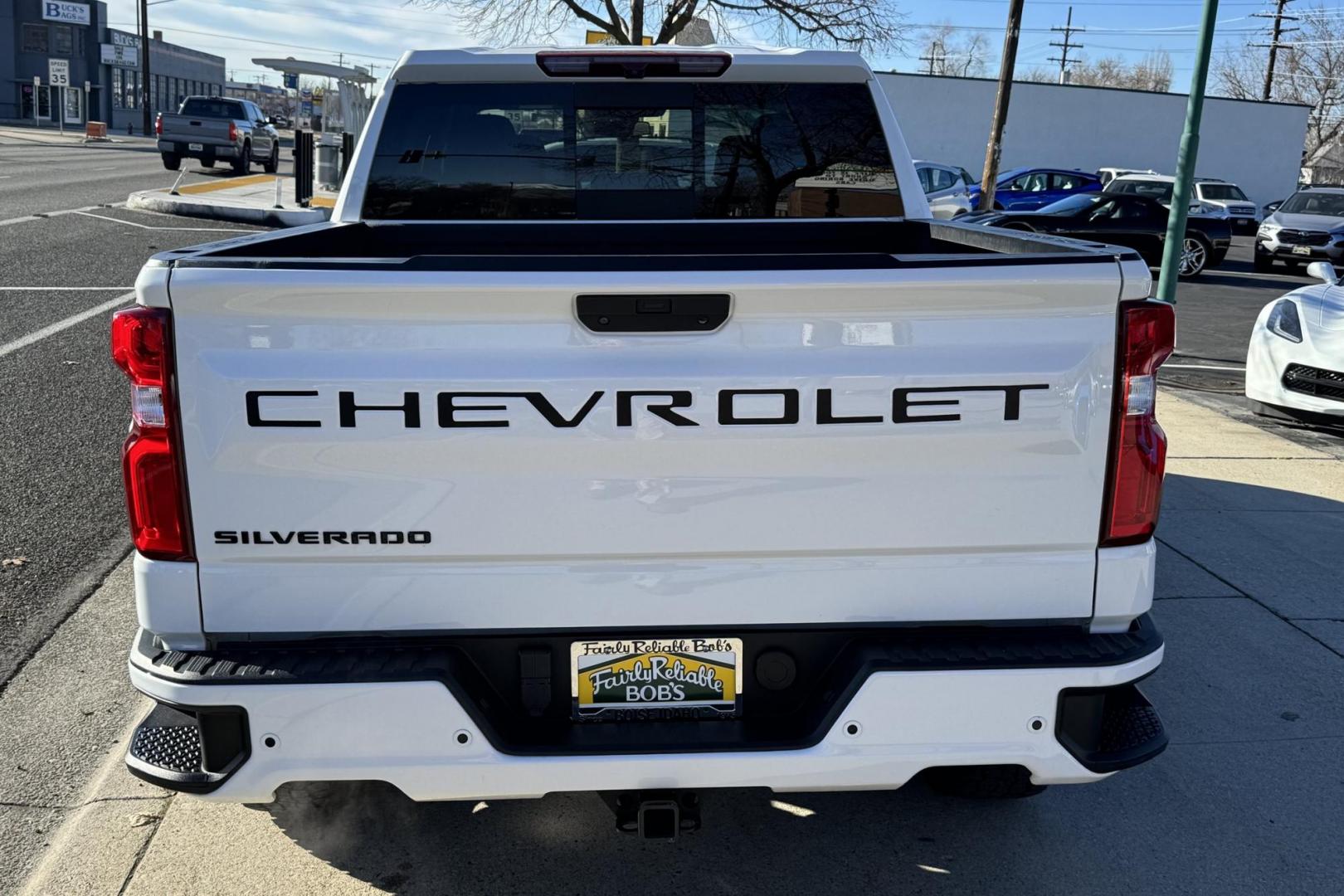 2020 Summit White /Black Chevrolet Silverado 1500 LT Trail Boss (1GCPYFEL1LZ) with an V8 6.2 Liter engine, Automatic 10 Speed transmission, located at 2304 W. Main St., Boise, ID, 83702, (208) 342-7777, 43.622105, -116.218658 - Photo#1