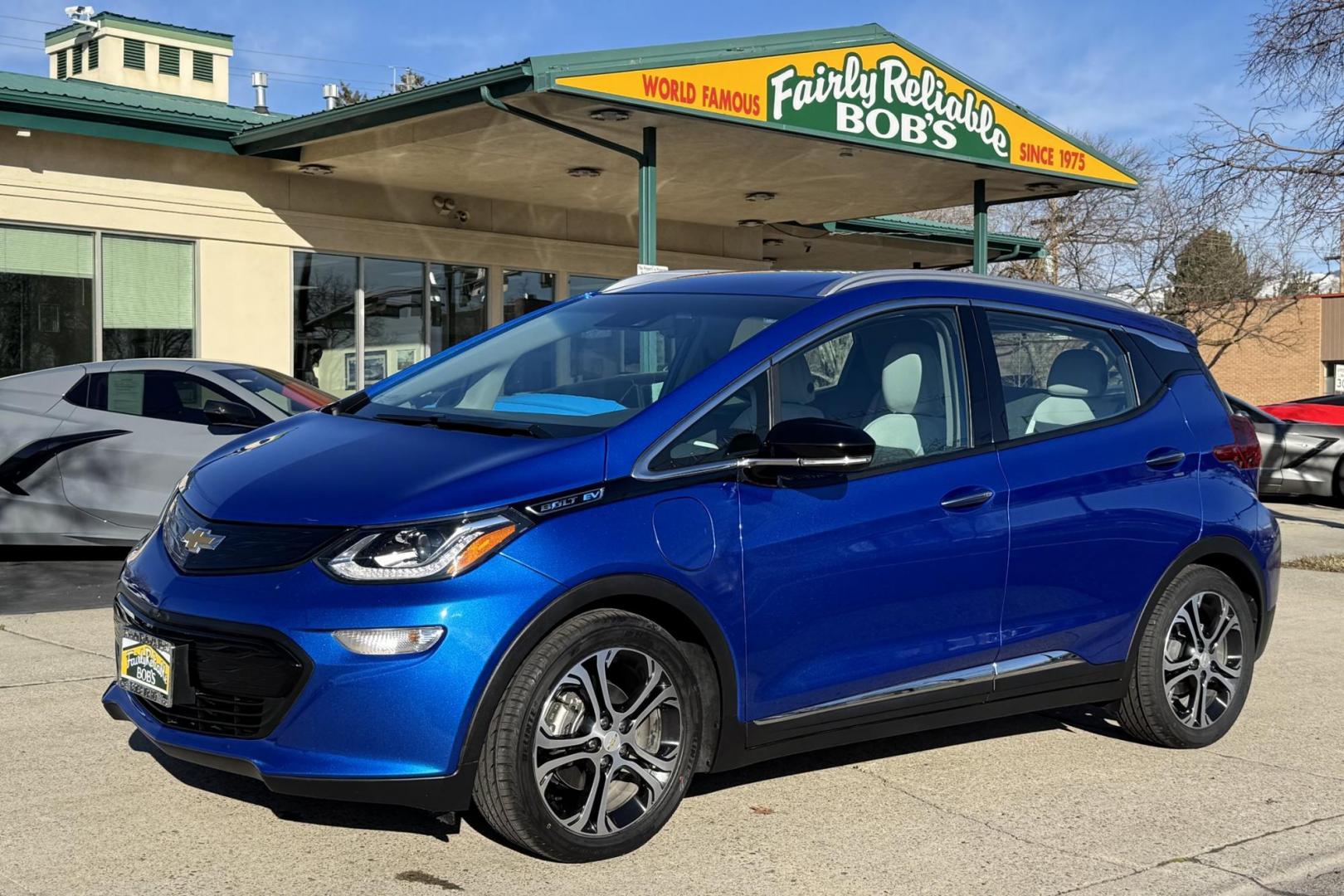 2020 Kinetic Blue Metallic /Dark Galvanized/Sky Cool Gray Chevrolet Bolt Premier Premier (1G1FZ6S05L4) with an 66 kWh engine, Automatic transmission, located at 2304 W. Main St., Boise, ID, 83702, (208) 342-7777, 43.622105, -116.218658 - Photo#0