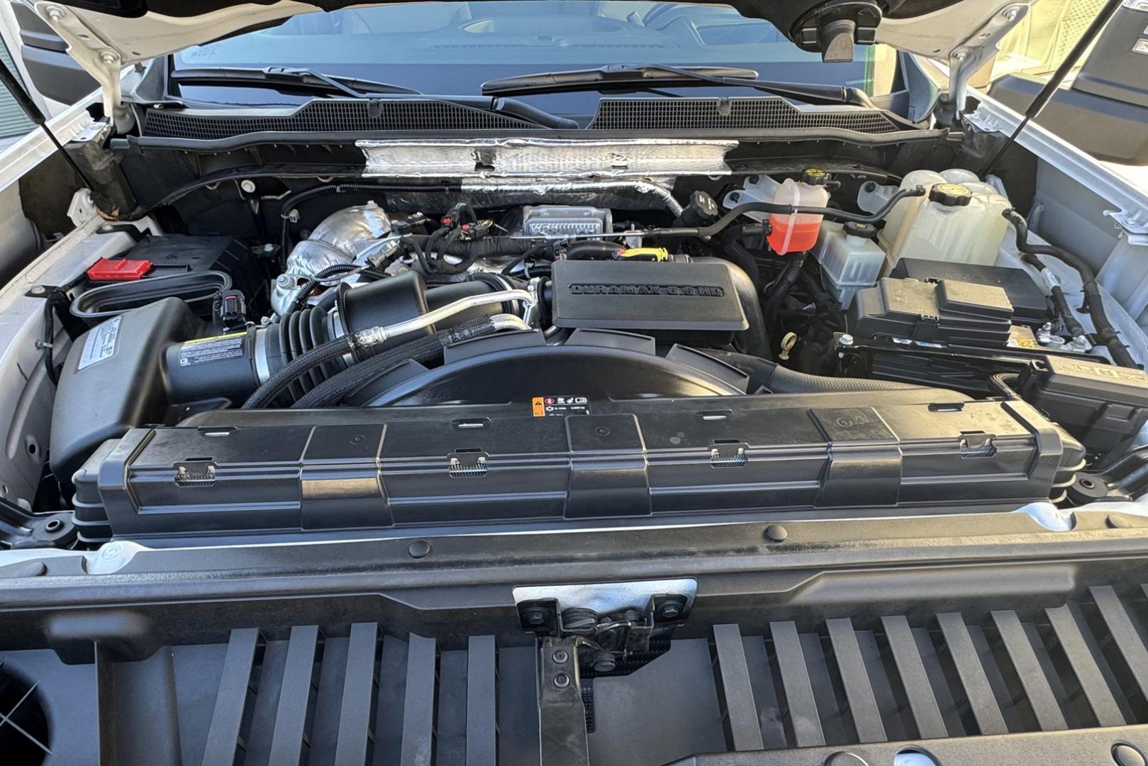 2020 Summit White /Shale Chevrolet Silverado 2500HD LTZ (1GC4YPEY8LF) with an V8 6.6 Liter Turbo Diesel engine, Automatic 10 Speed transmission, located at 2304 W. Main St., Boise, ID, 83702, (208) 342-7777, 43.622105, -116.218658 - Capable And Clean! - Photo#13