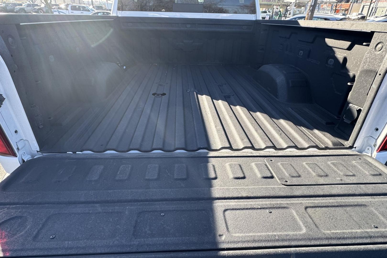 2020 Summit White /Shale Chevrolet Silverado 2500HD LTZ (1GC4YPEY8LF) with an V8 6.6 Liter Turbo Diesel engine, Automatic 10 Speed transmission, located at 2304 W. Main St., Boise, ID, 83702, (208) 342-7777, 43.622105, -116.218658 - Capable And Clean! - Photo#31