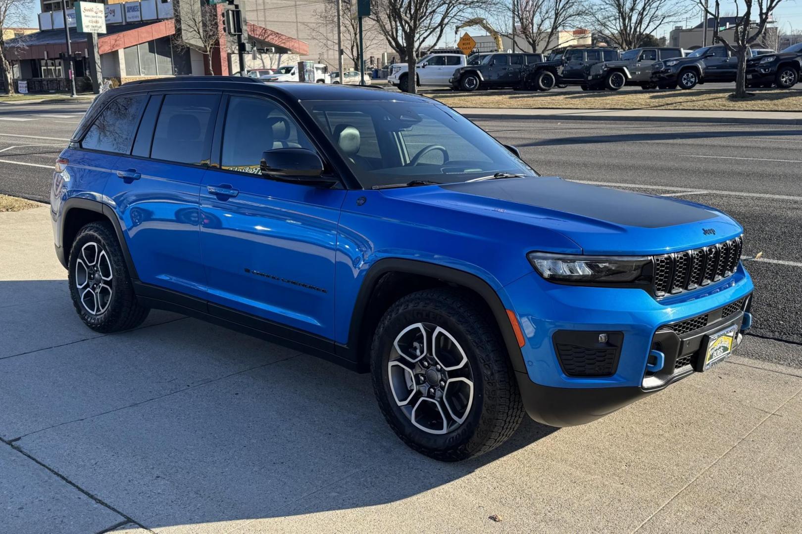 2022 Hydro Blue Pearl /Black Jeep Grand Cherokee 4xe Trailhawk (1C4RJYC67N8) with an 4 Cyl 2.0 Liter Hybrid engine, Automatic 8 Speed transmission, located at 2304 W. Main St., Boise, ID, 83702, (208) 342-7777, 43.622105, -116.218658 - Luxury And Economy! All In One! - Photo#2