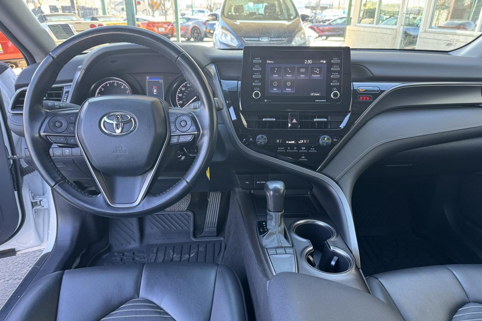 2022 Super White /Black Toyota Camry SE (4T1G11AK9NU) with an 4 Cyl 2.5 Liter engine, Automatic 8 Speed transmission, located at 2304 W. Main St., Boise, ID, 83702, (208) 342-7777, 43.622105, -116.218658 - Great Fuel Economy! - Photo#12