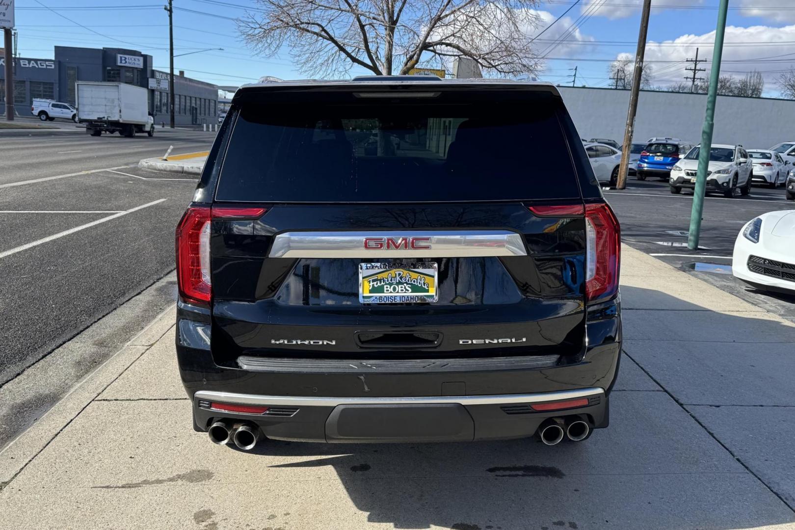 2022 Black /Jet Black GMC Yukon Denali (1GKS2DKLXNR) with an V8 6.2 Liter engine, Automatic 10 Speed transmission, located at 2304 W. Main St., Boise, ID, 83702, (208) 342-7777, 43.622105, -116.218658 - Luxury Ride! - Photo#1